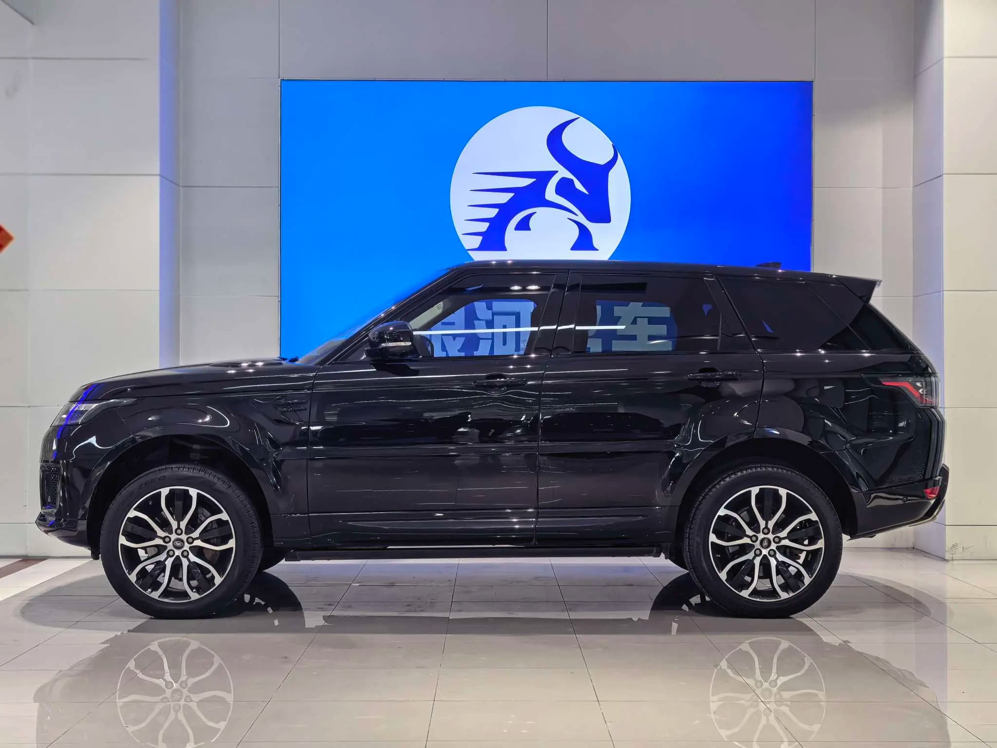 Land Rover Range Rover Sport 2021 г. 90070 км. — фото 3