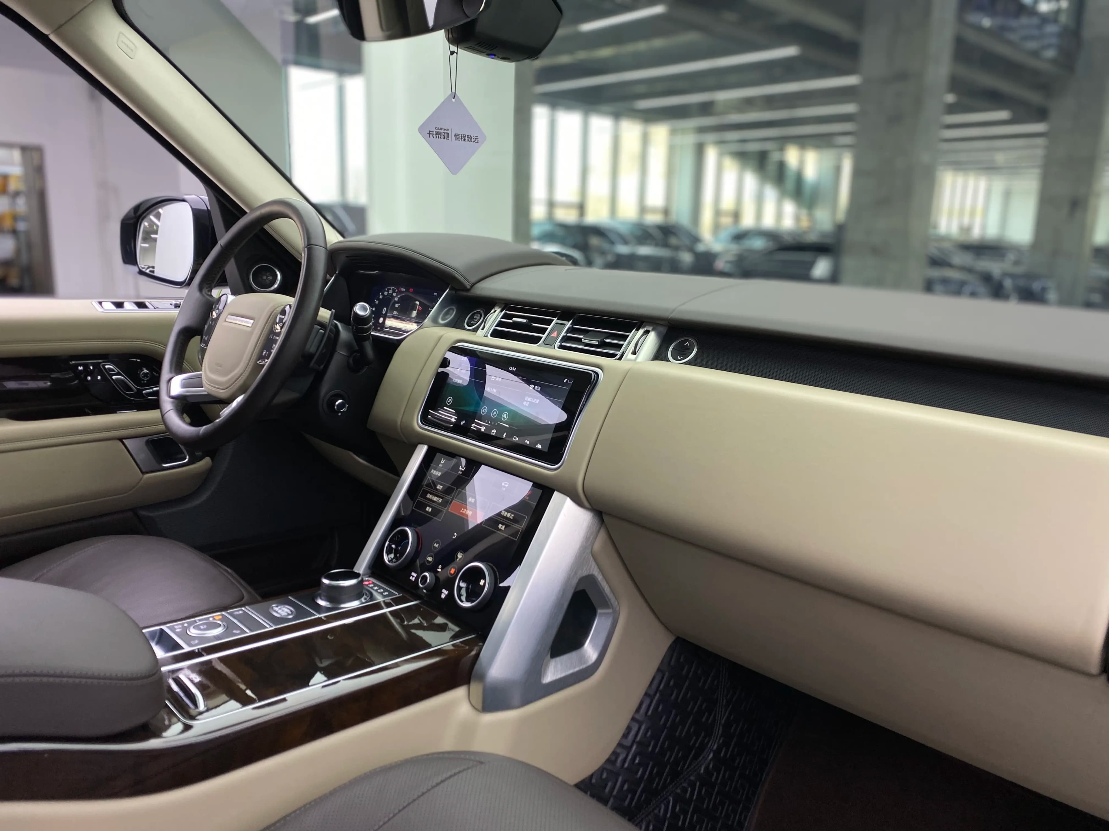 Land Rover Range rover 2022 г. 75093 км. — фото 23