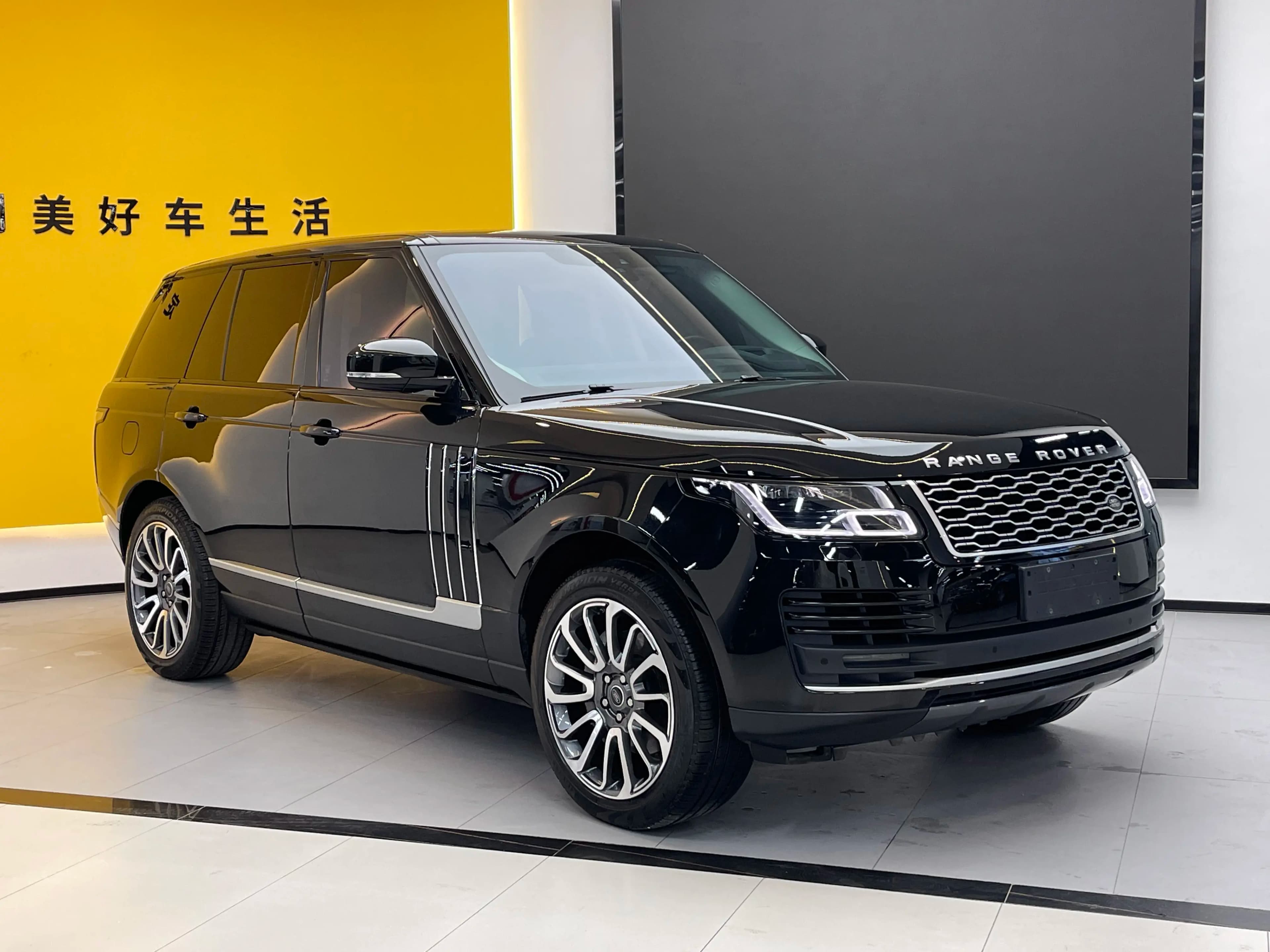 Land Rover Range rover 2022 г. 70094 км. — фото 3