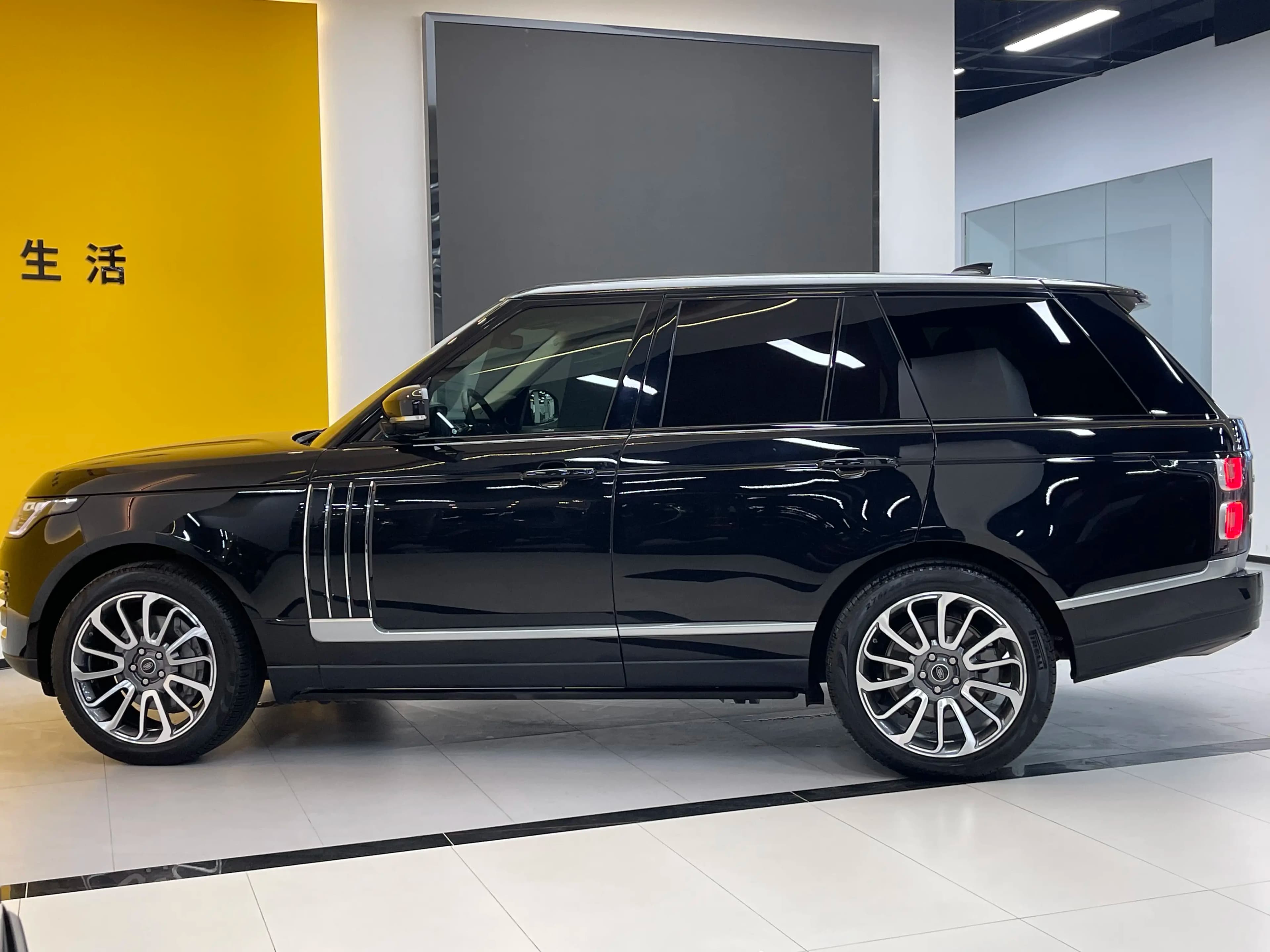 Land Rover Range rover 2022 г. 70094 км. — фото 4