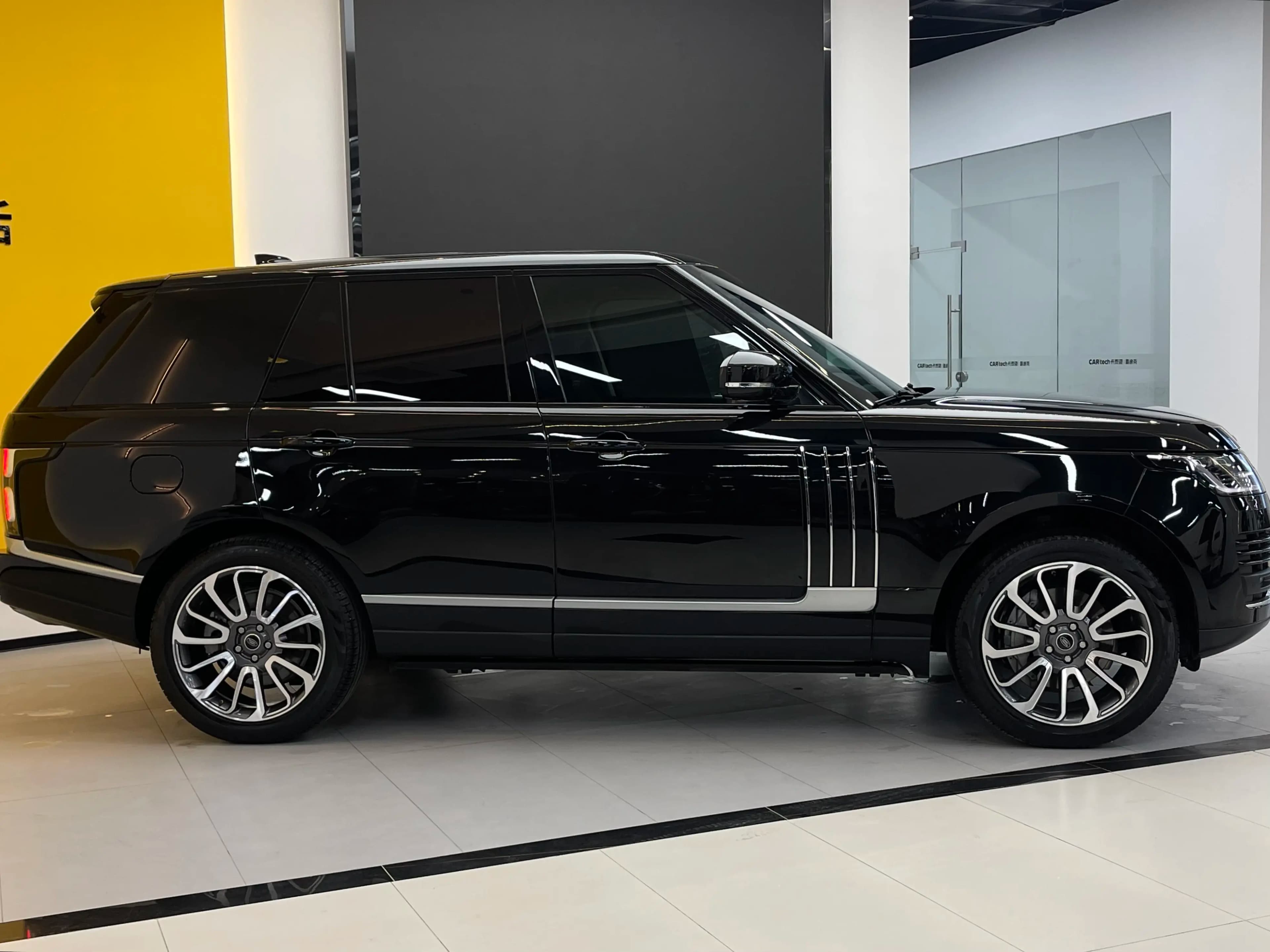 Land Rover Range rover 2022 г. 70094 км. — фото 8