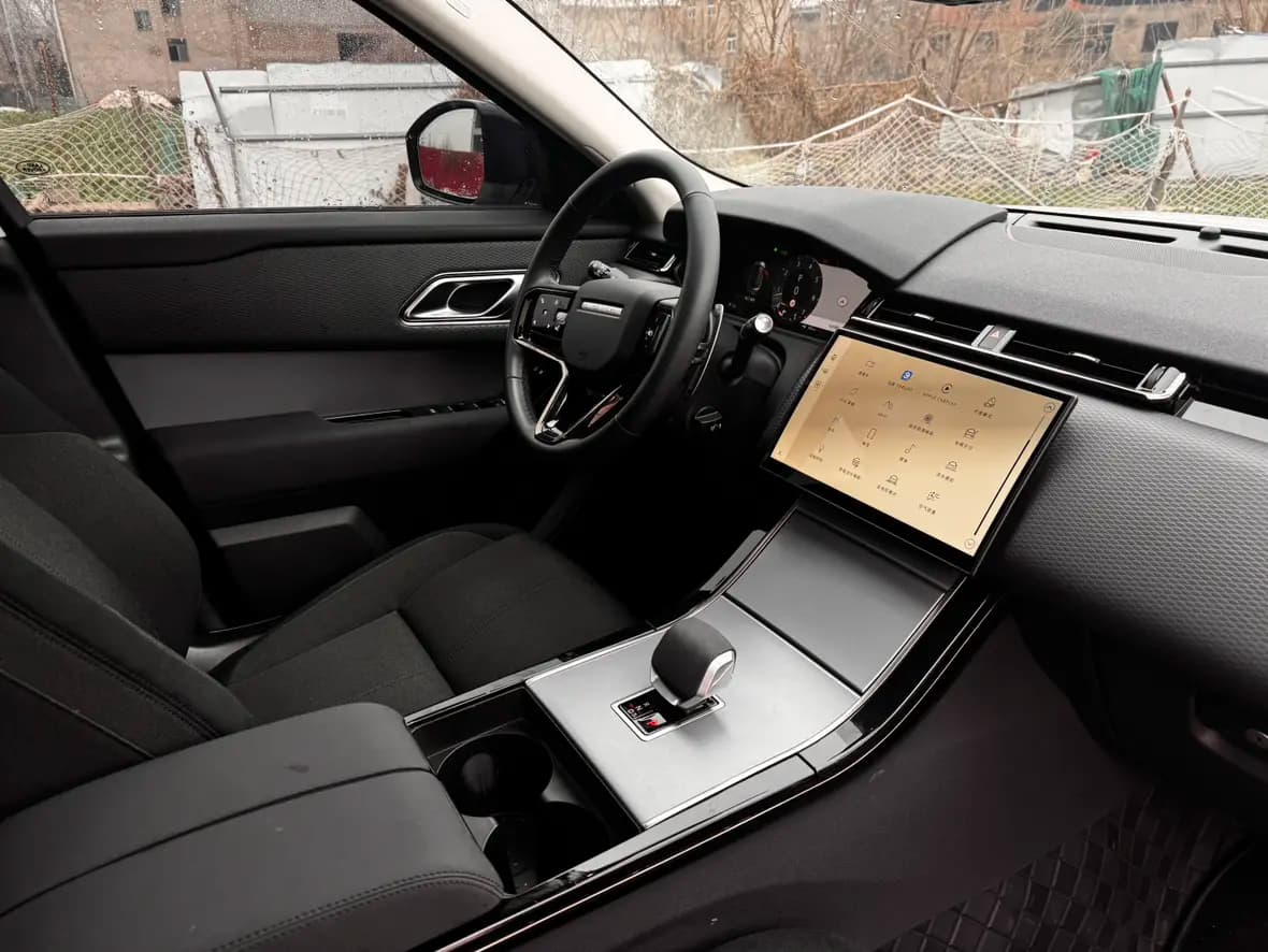 Land Rover Range Rover Velar 2024 г. 30119 км. — фото 12
