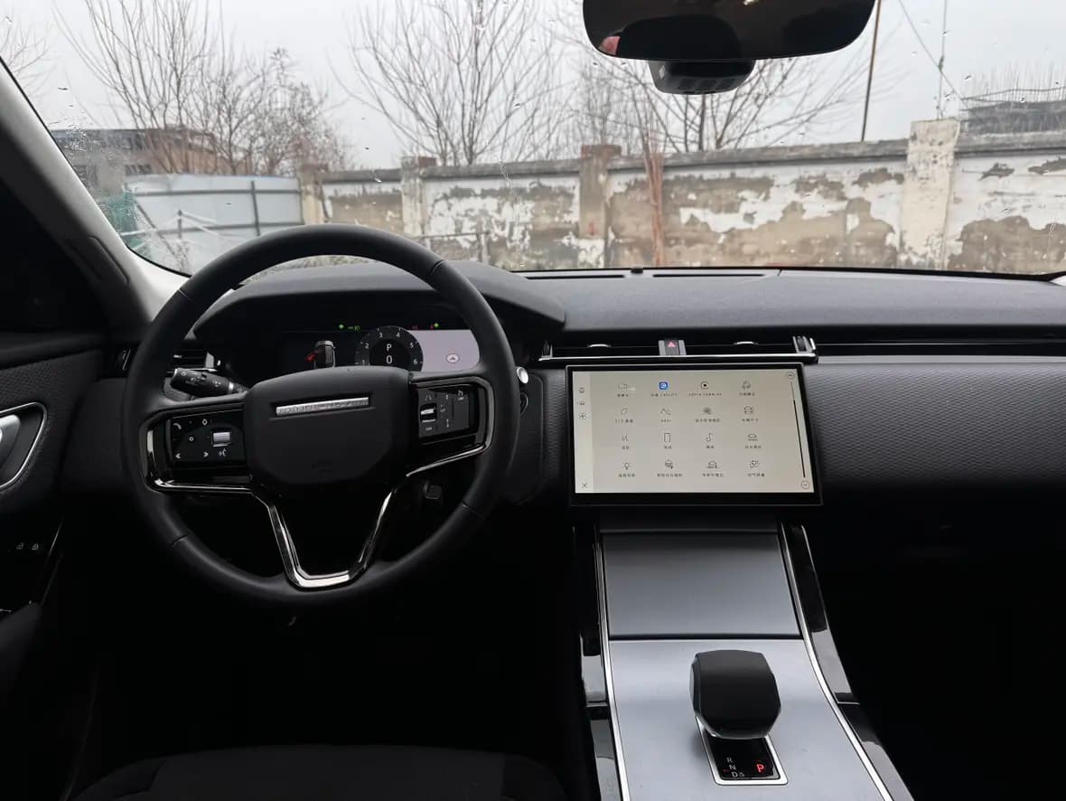 Land Rover Range Rover Velar 2024 г. 30119 км. — фото 10