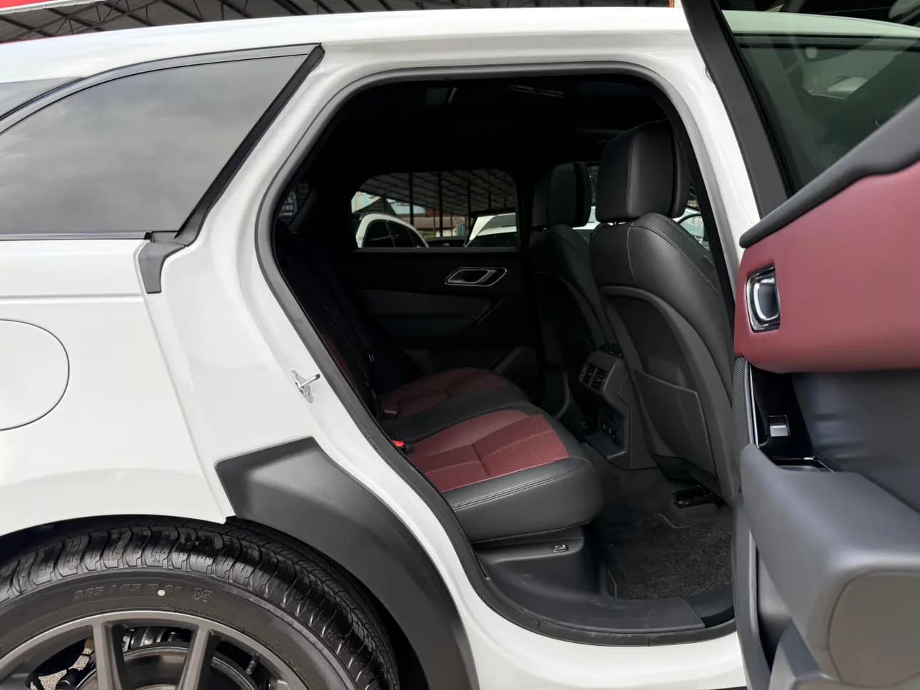 Land Rover Range Rover Velar 2025 г. 2620 км. — фото 16