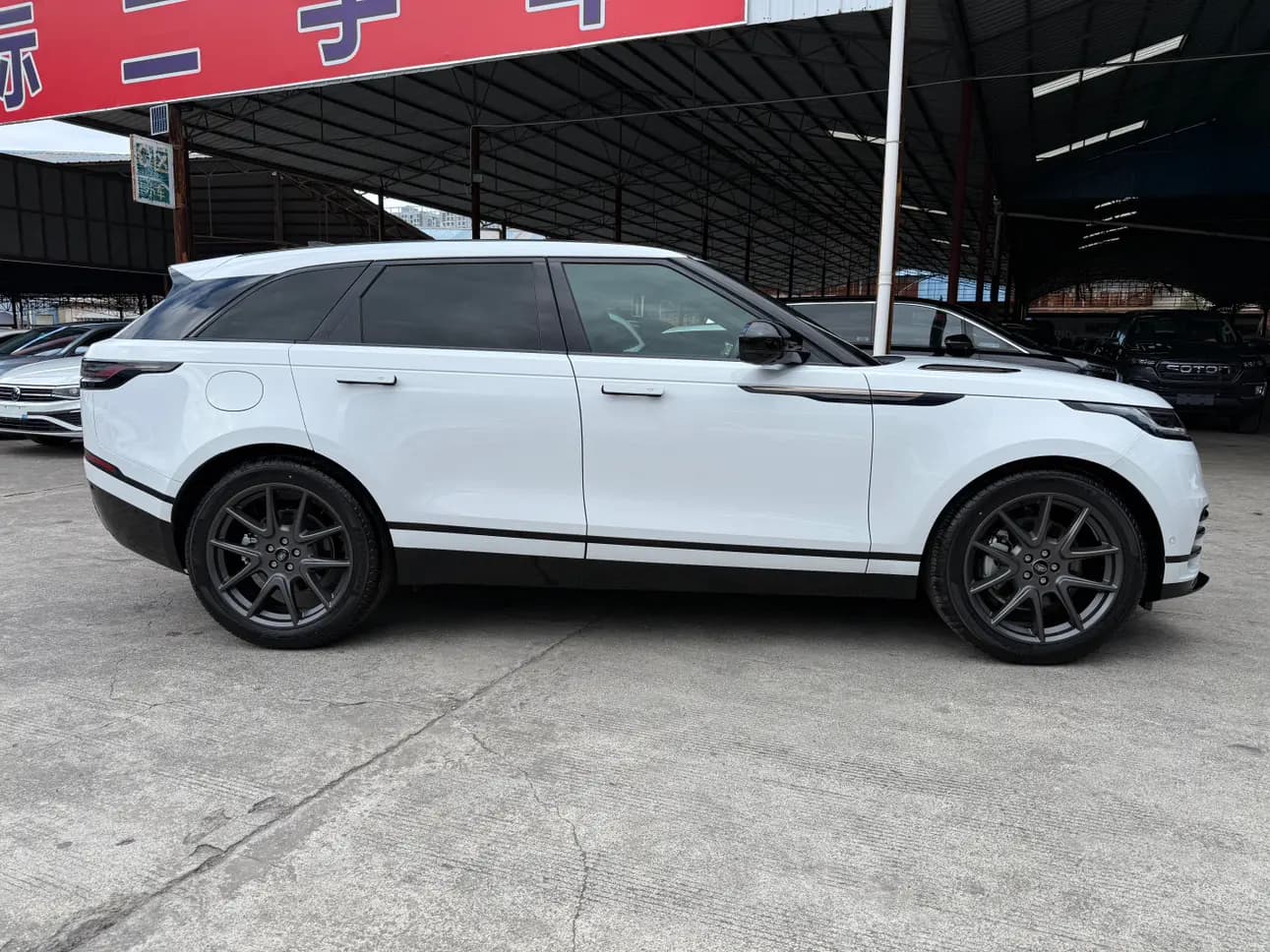 Land Rover Range Rover Velar 2025 г. 2620 км. — фото 4
