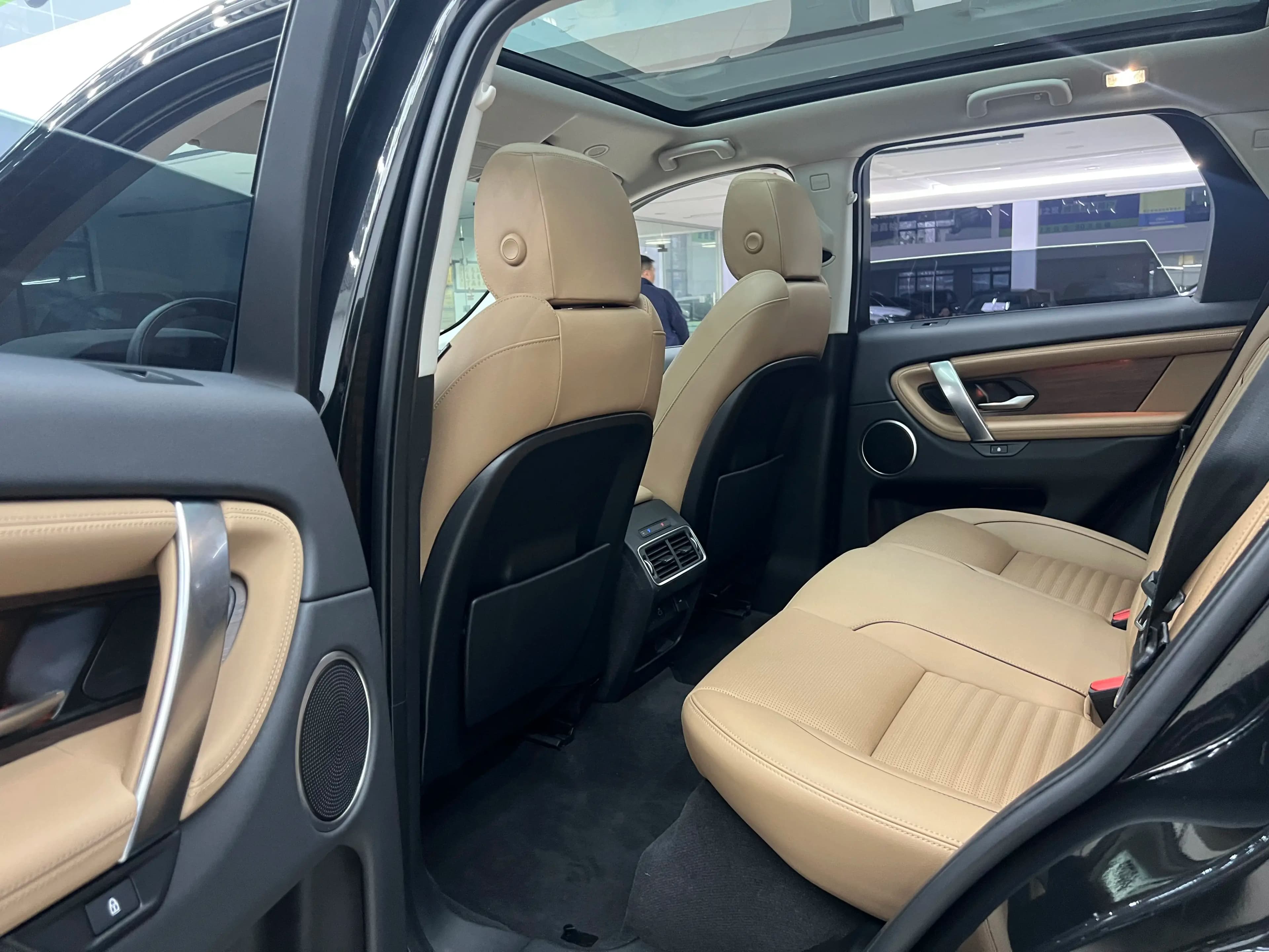 Land Rover Discover Sports 2024 г. 38000 км. — фото 31