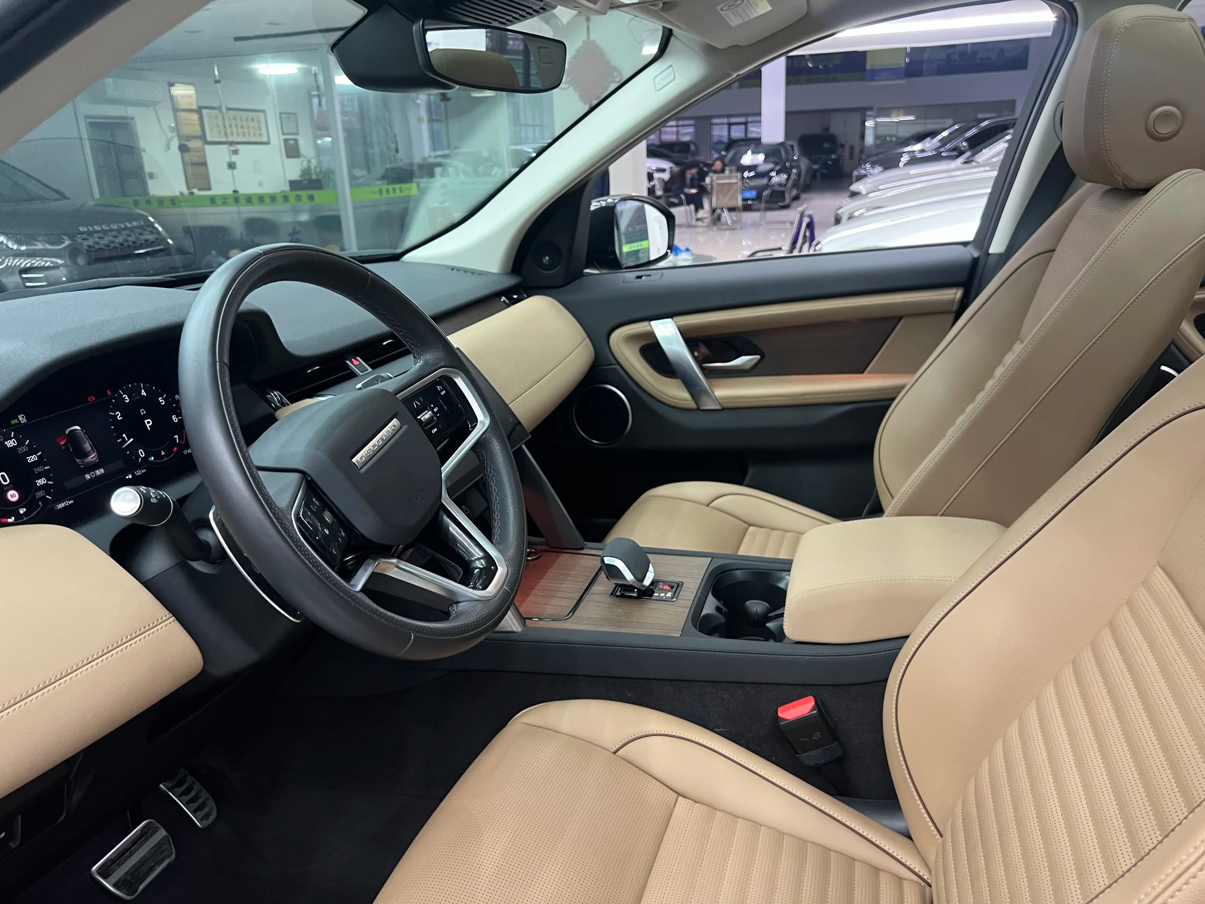 Land Rover Discover Sports 2024 г. 38000 км. — фото 33