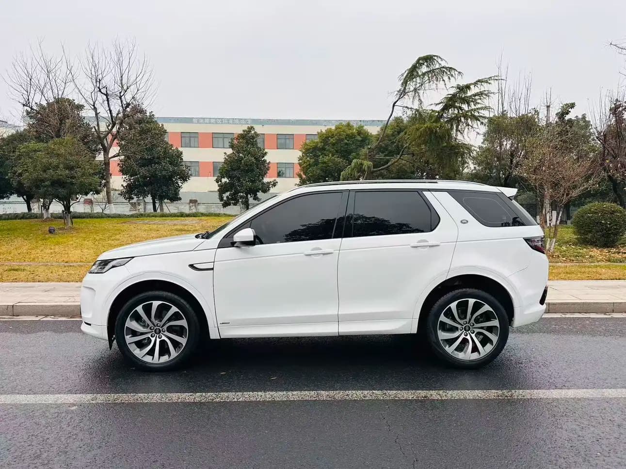 Land Rover Discover Sports 2022 г. 44048 км. — фото 3