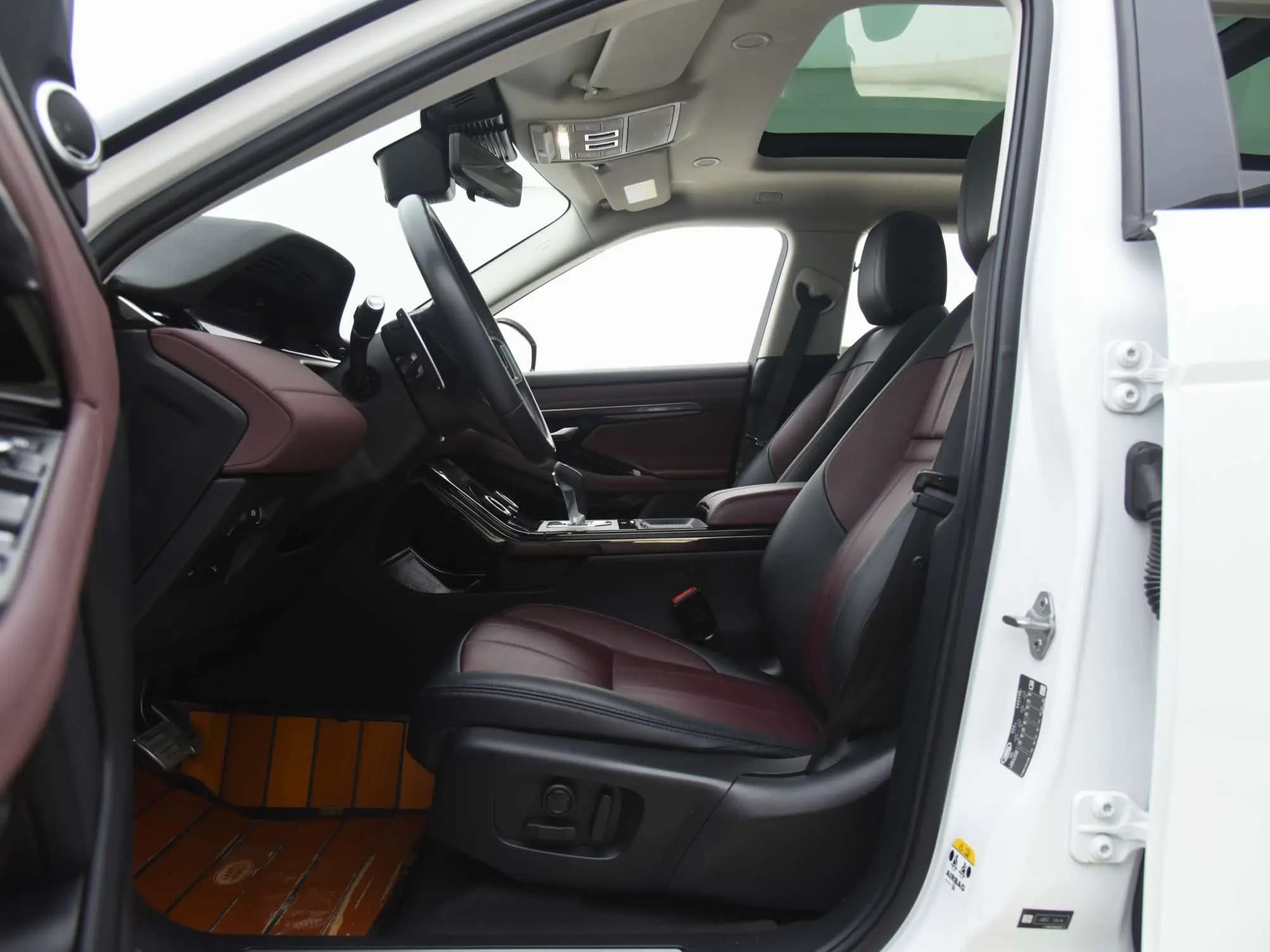 Land Rover Range Rover Evoque 2023 г. 28064 км. — фото 12