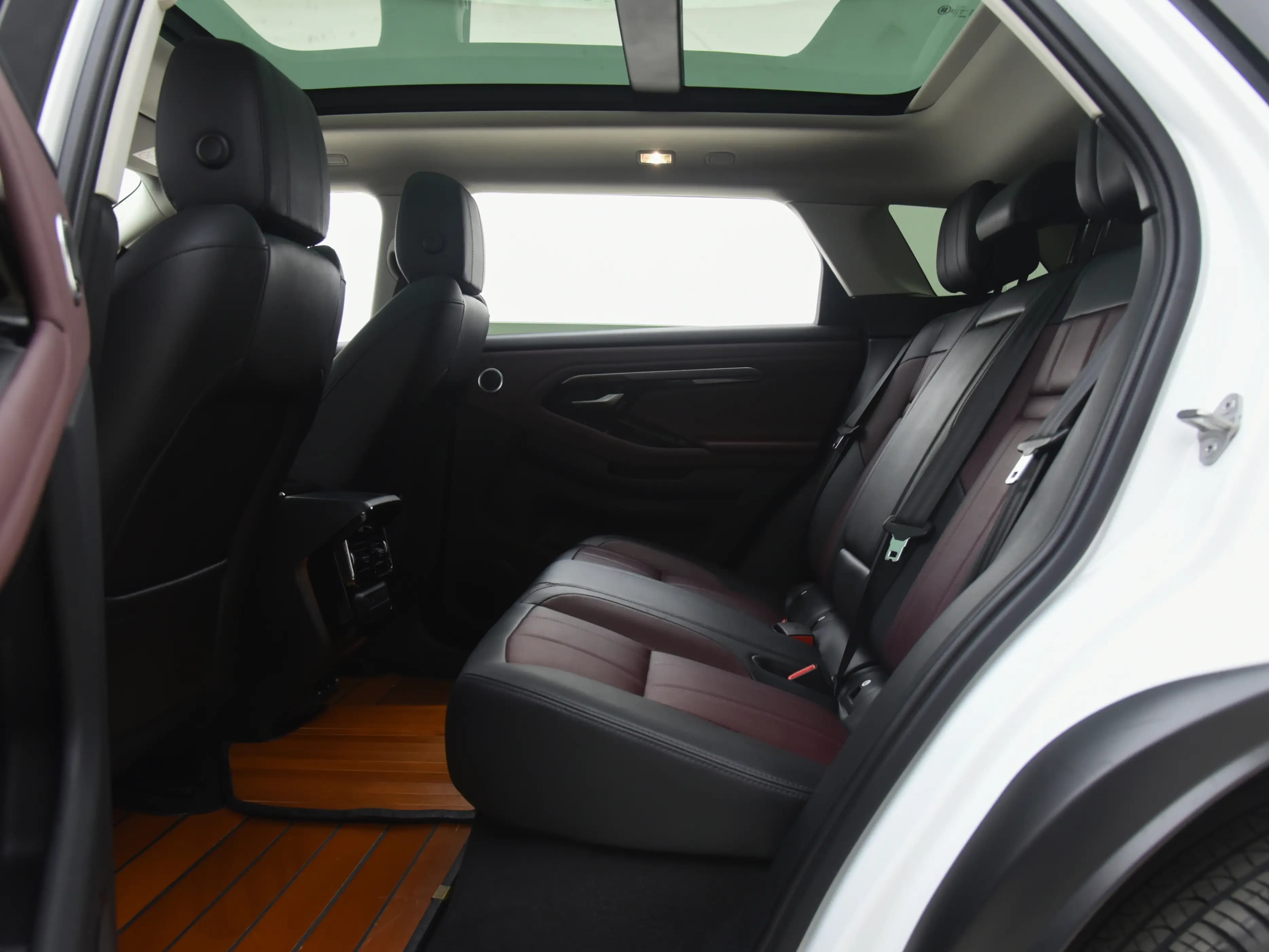 Land Rover Range Rover Evoque 2023 г. 28064 км. — фото 13