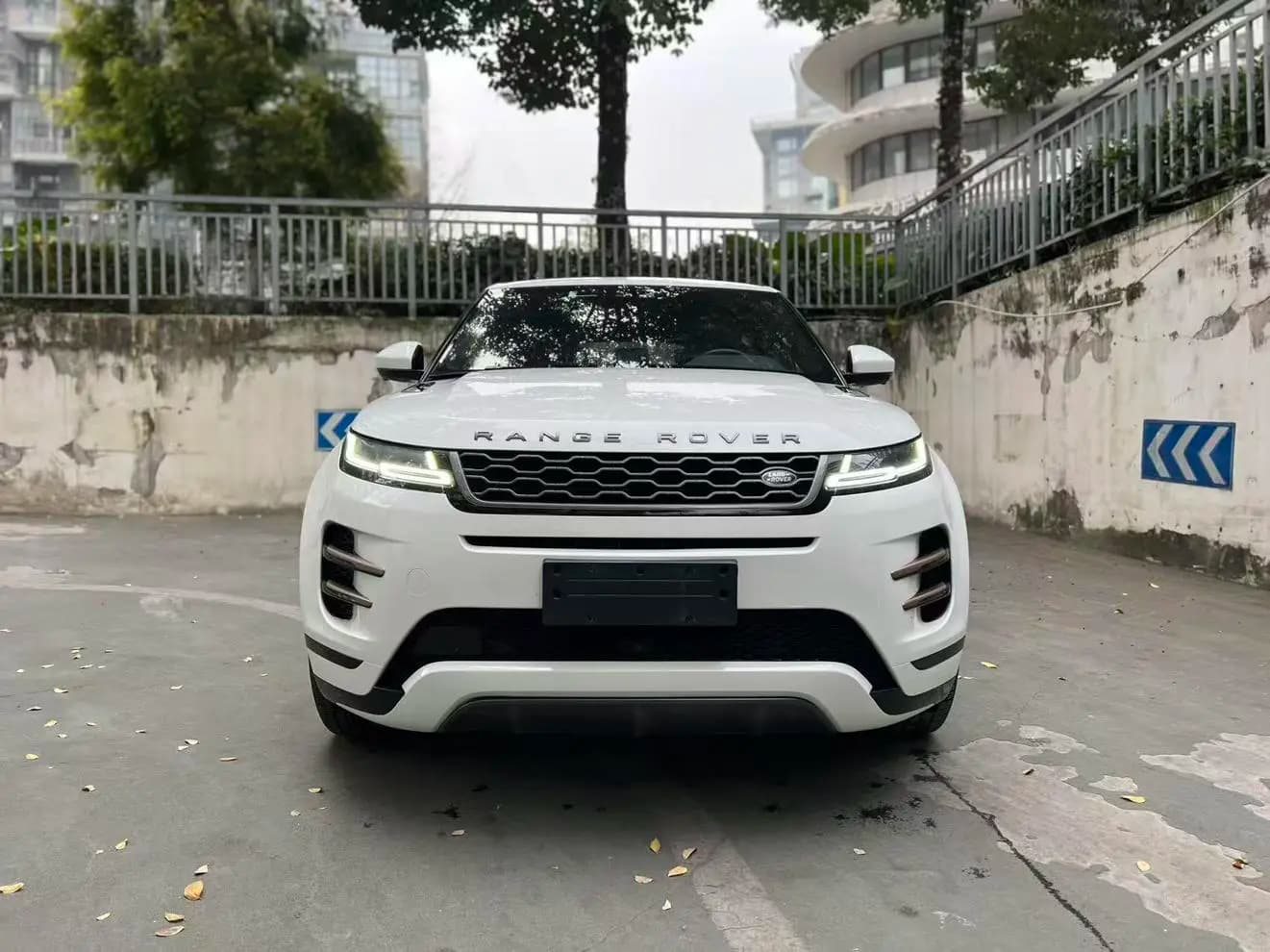 Land Rover Range Rover Evoque 2021 г. 70065 км. — фото 2