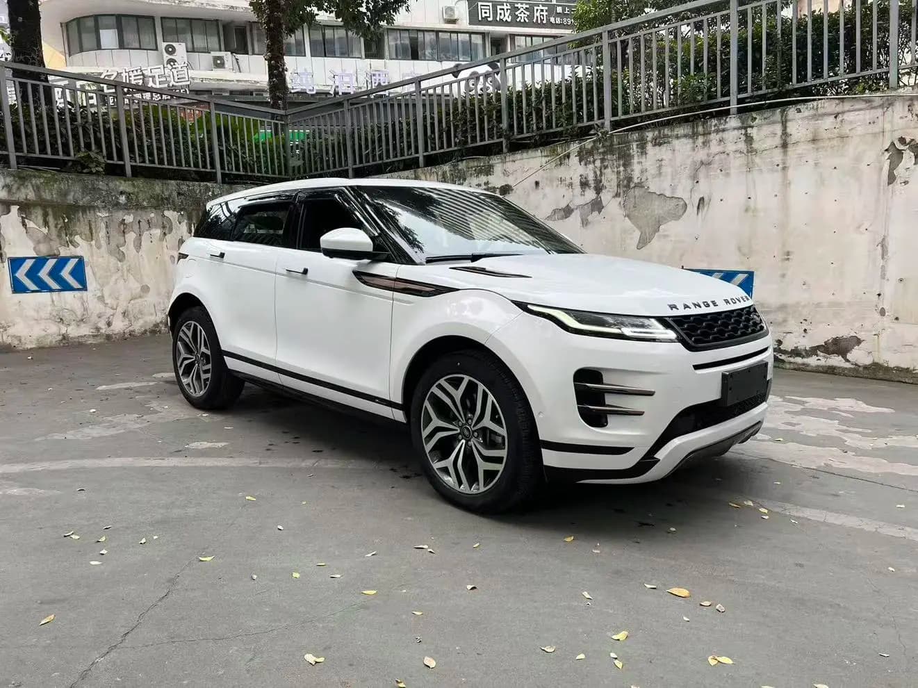 Land Rover Range Rover Evoque 2021 г. 70065 км. — фото 3