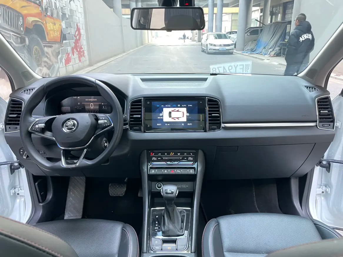 Skoda Karoq 2023 г. 24064 км. — фото 10