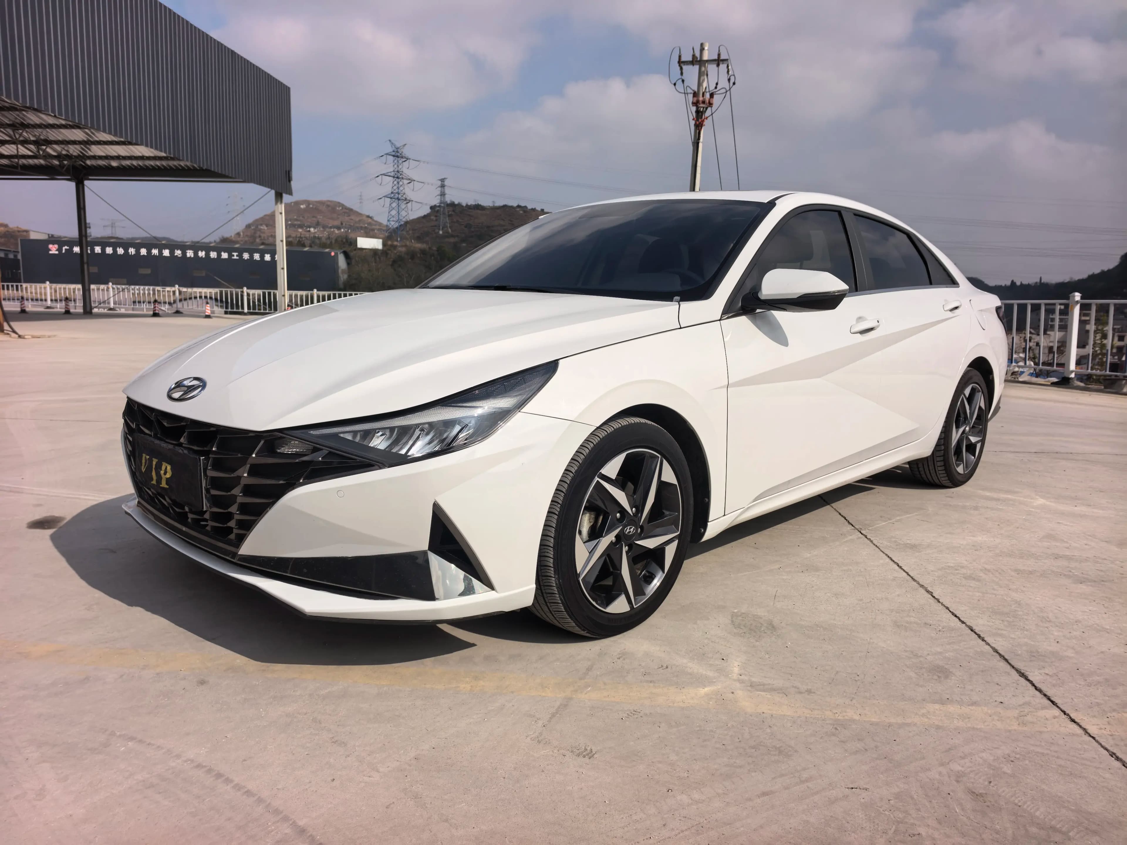 Hyundai Elantra 2022 г. 60053 км. — фото 1