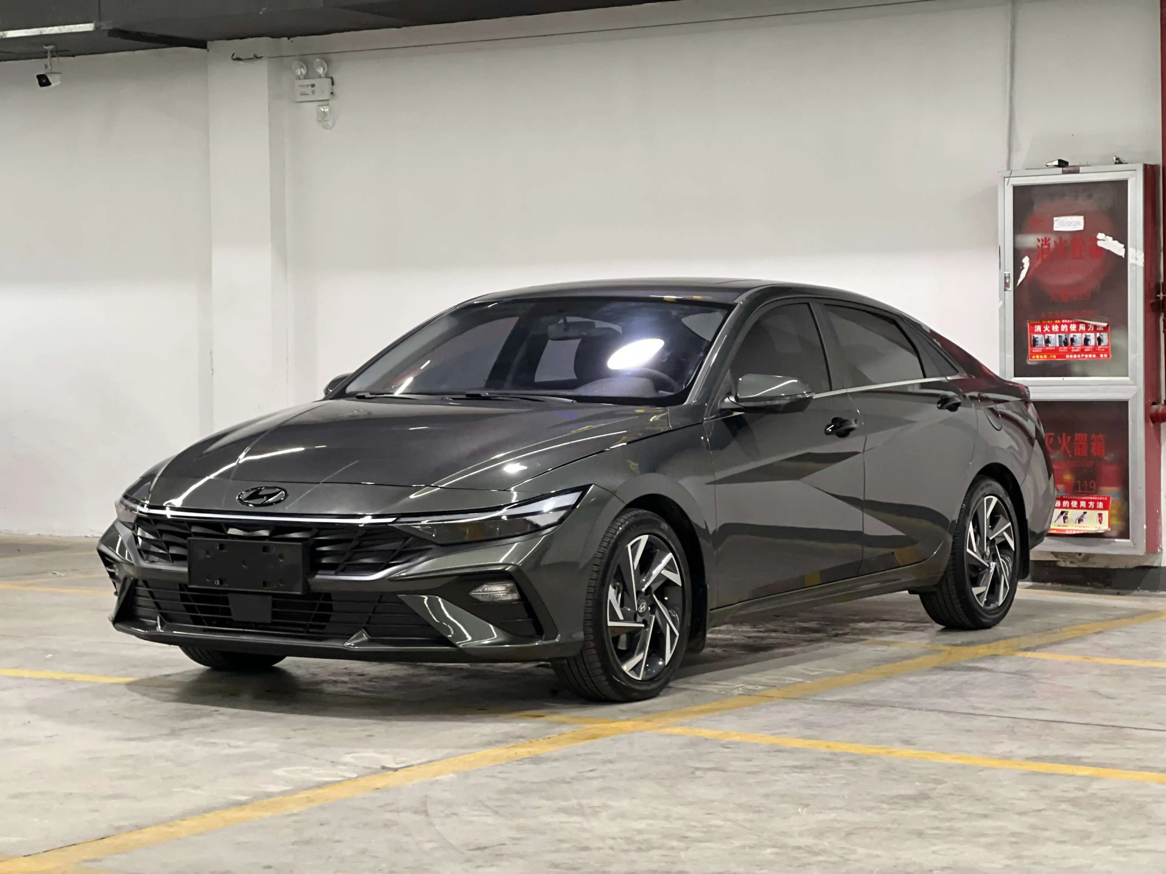 Hyundai Elantra 2025 г. 9054 км.