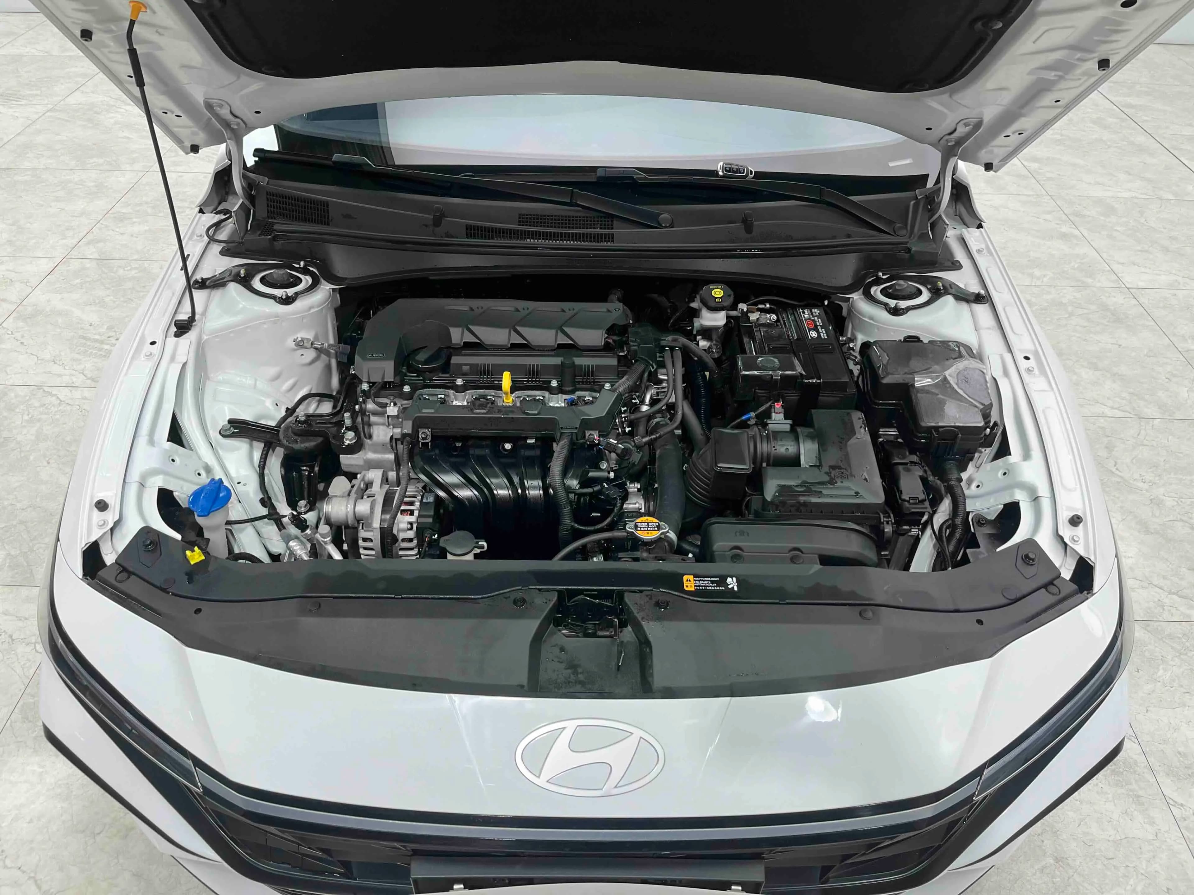 Hyundai Elantra 2023 г. 44030 км. — фото 2