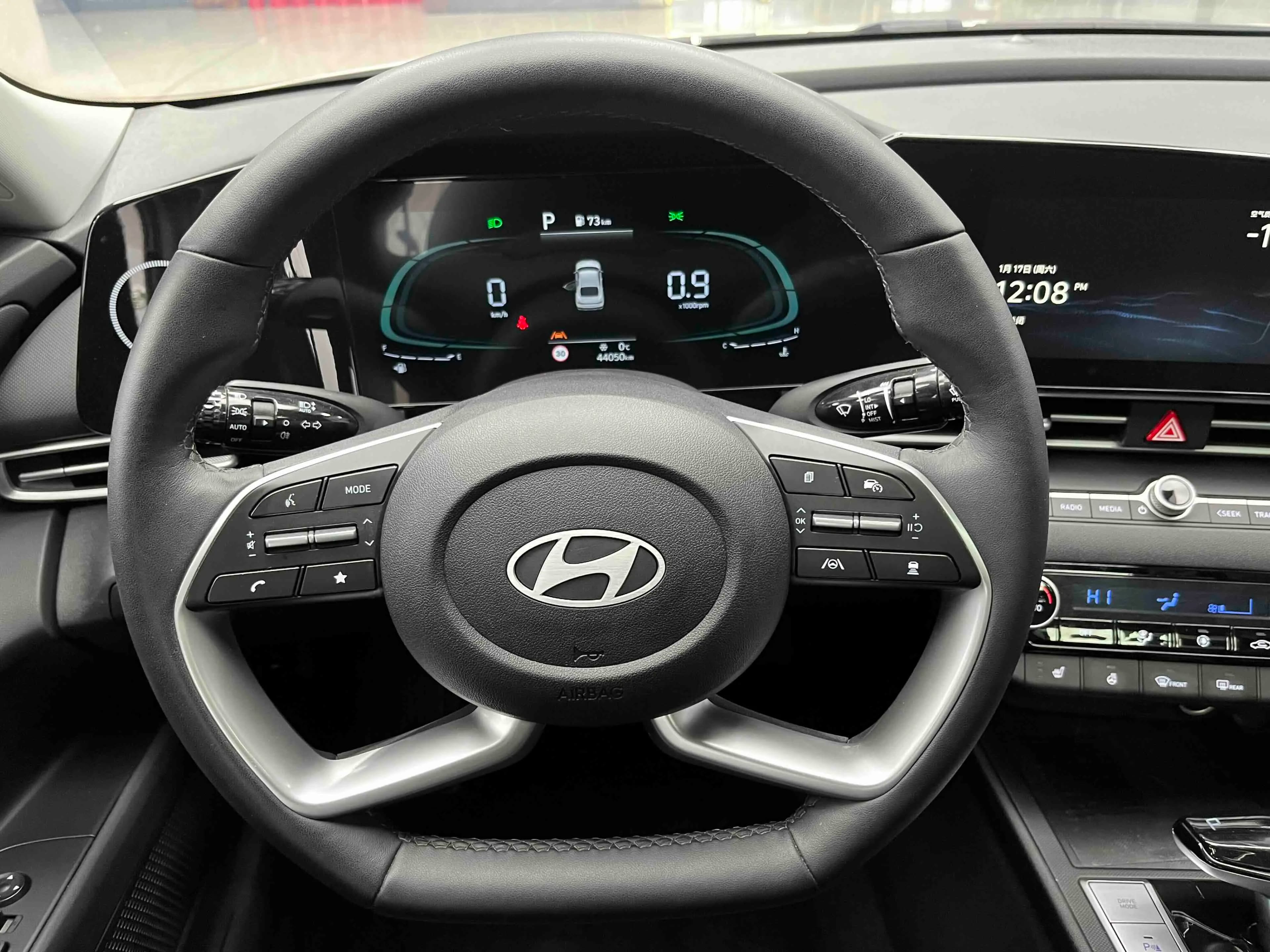 Hyundai Elantra 2023 г. 44030 км. — фото 13