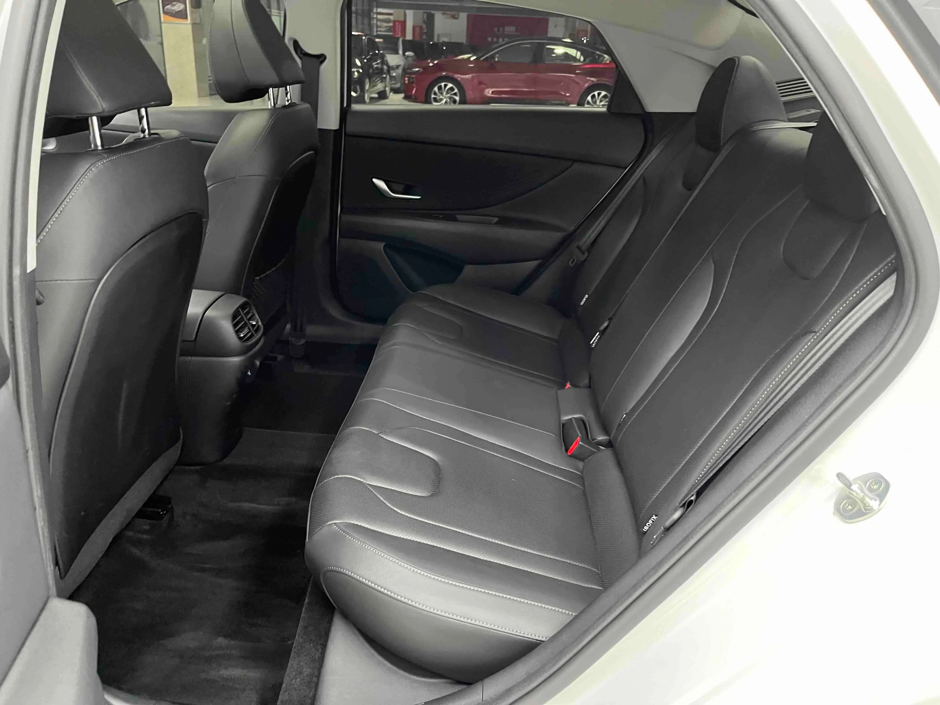 Hyundai Elantra 2023 г. 44030 км. — фото 17
