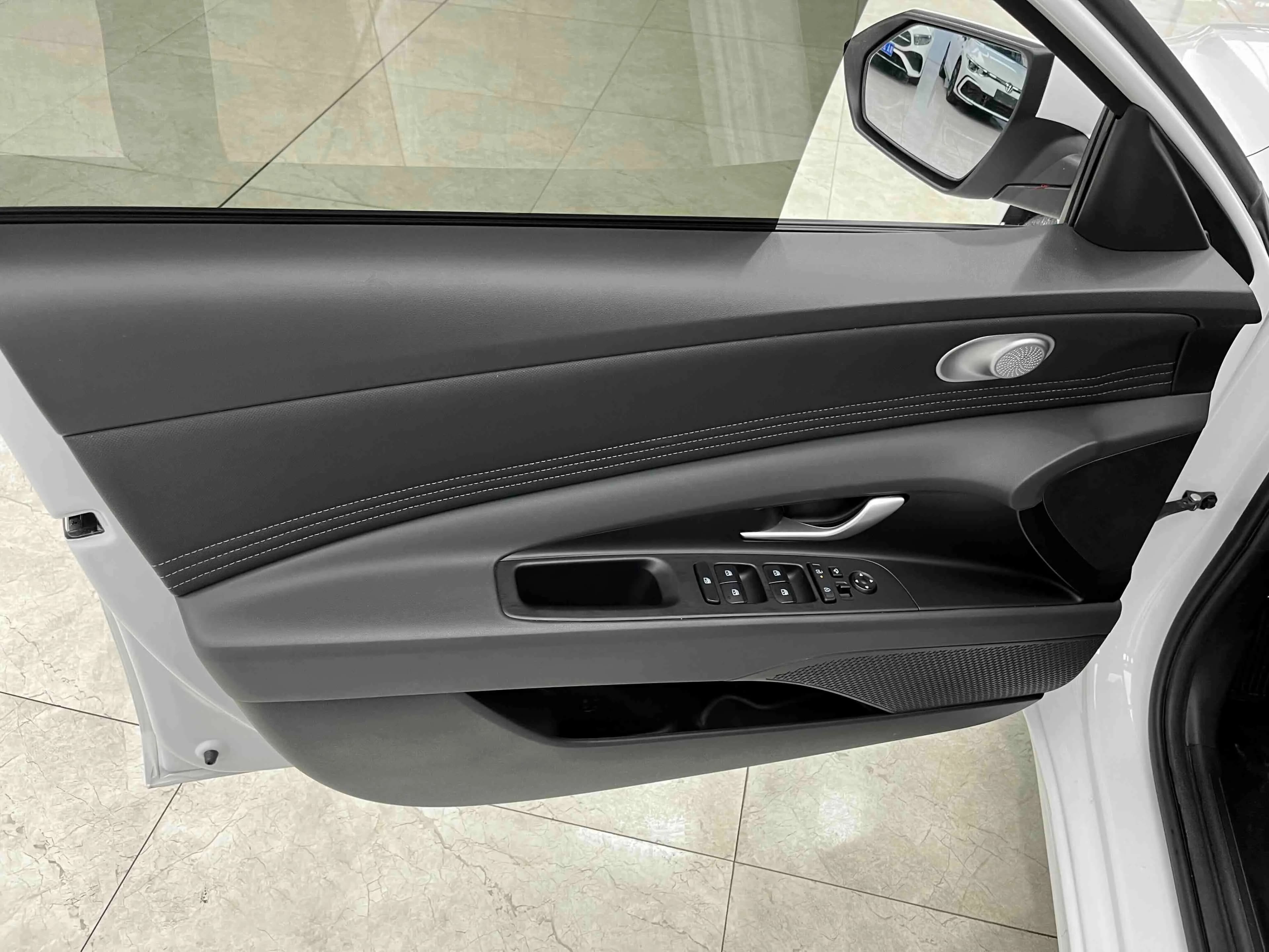 Hyundai Elantra 2023 г. 44030 км. — фото 18