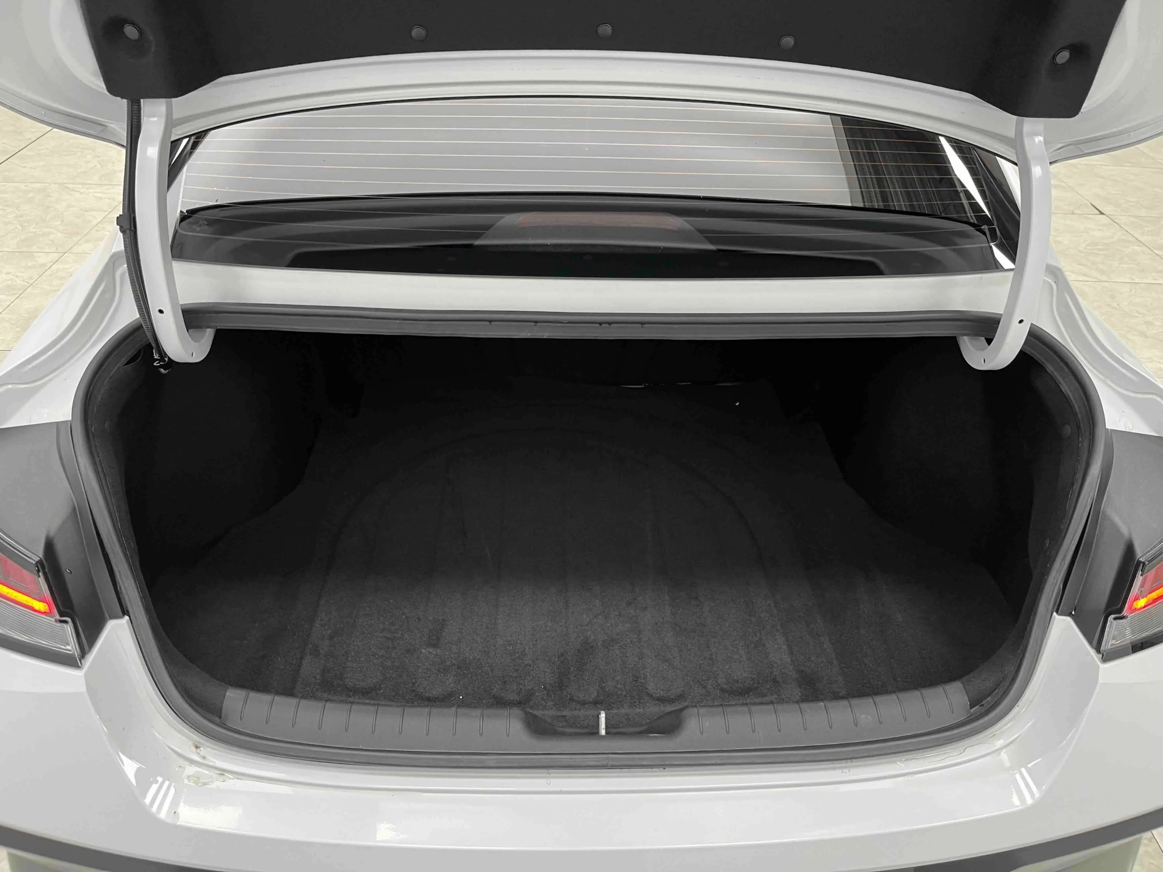 Hyundai Elantra 2023 г. 44030 км. — фото 19