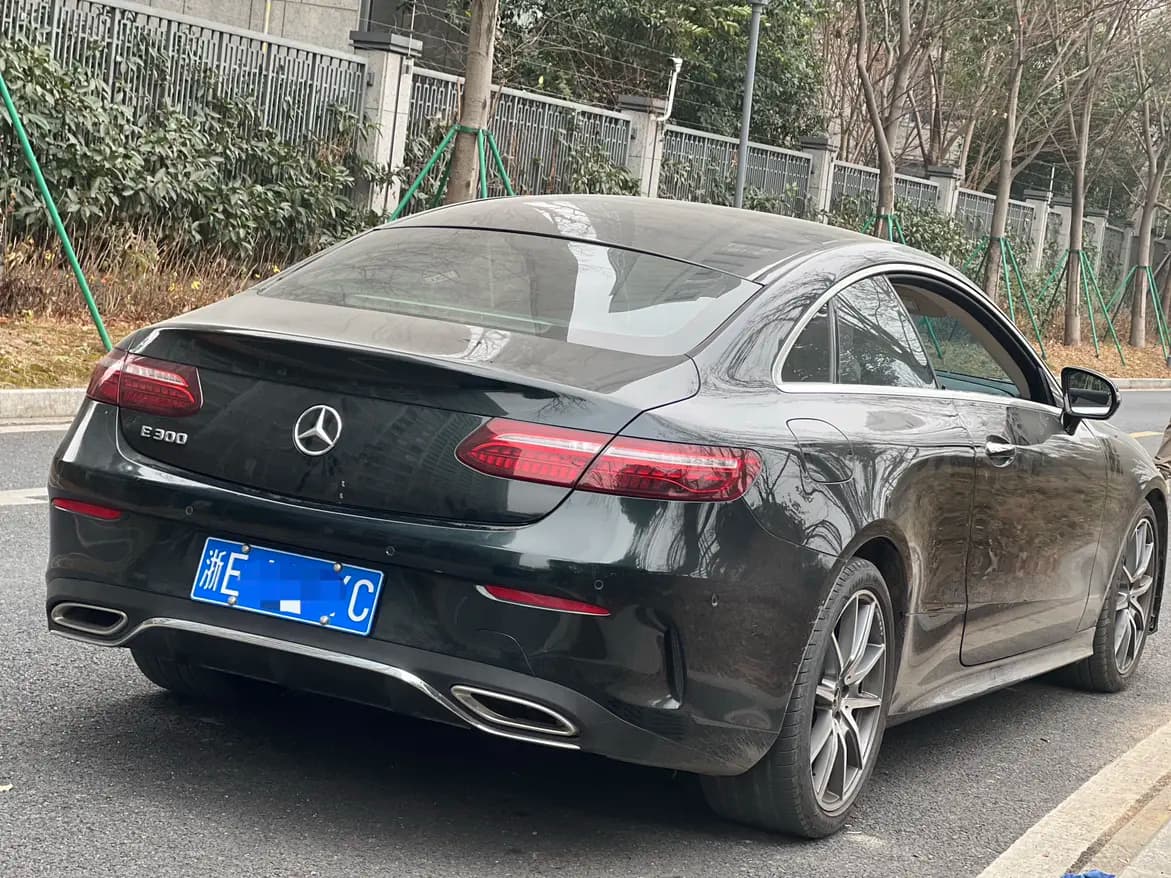 Mercedes-Benz E-Class 2023 г. 49002 км. — фото 4