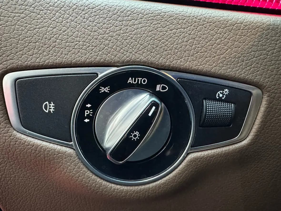 Mercedes-Benz E-Class 2022 г. 16400 км. — фото 12