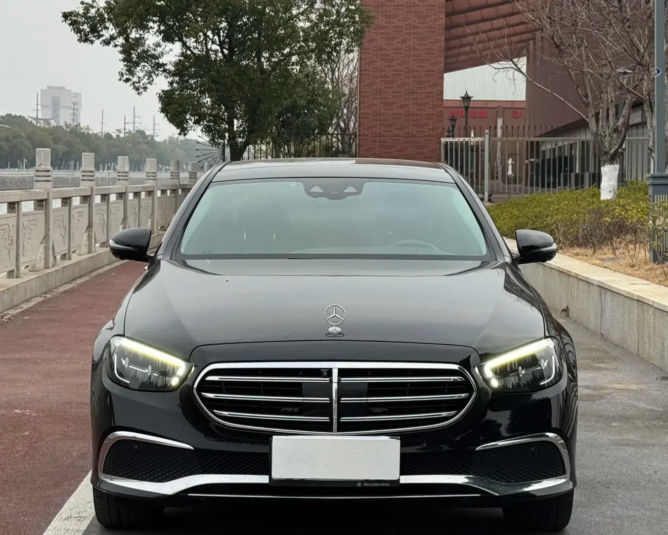 Mercedes-Benz E-Class 2023 г. 38149 км. — фото 2