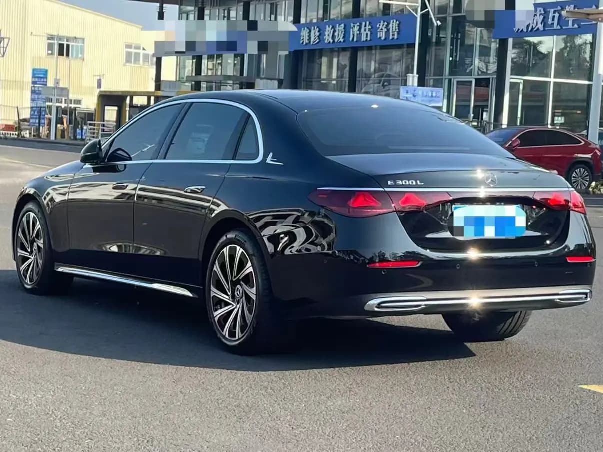 Mercedes-Benz E-Class 2025 г. 5056 км. — фото 4