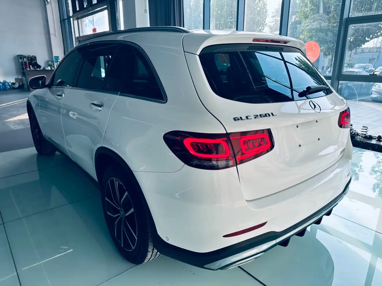 Mercedes-Benz GLC 2021 г. 92035 км. — фото 4