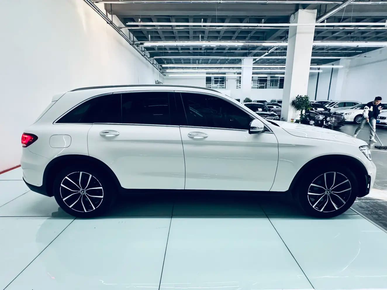 Mercedes-Benz GLC 2021 г. 92035 км. — фото 7