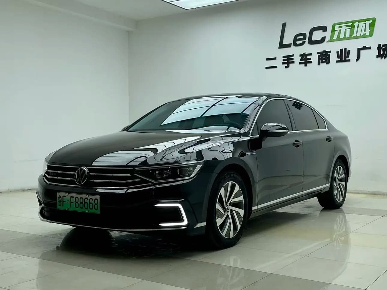 Volkswagen Magotan PHEV 2023 г. 100133 км.