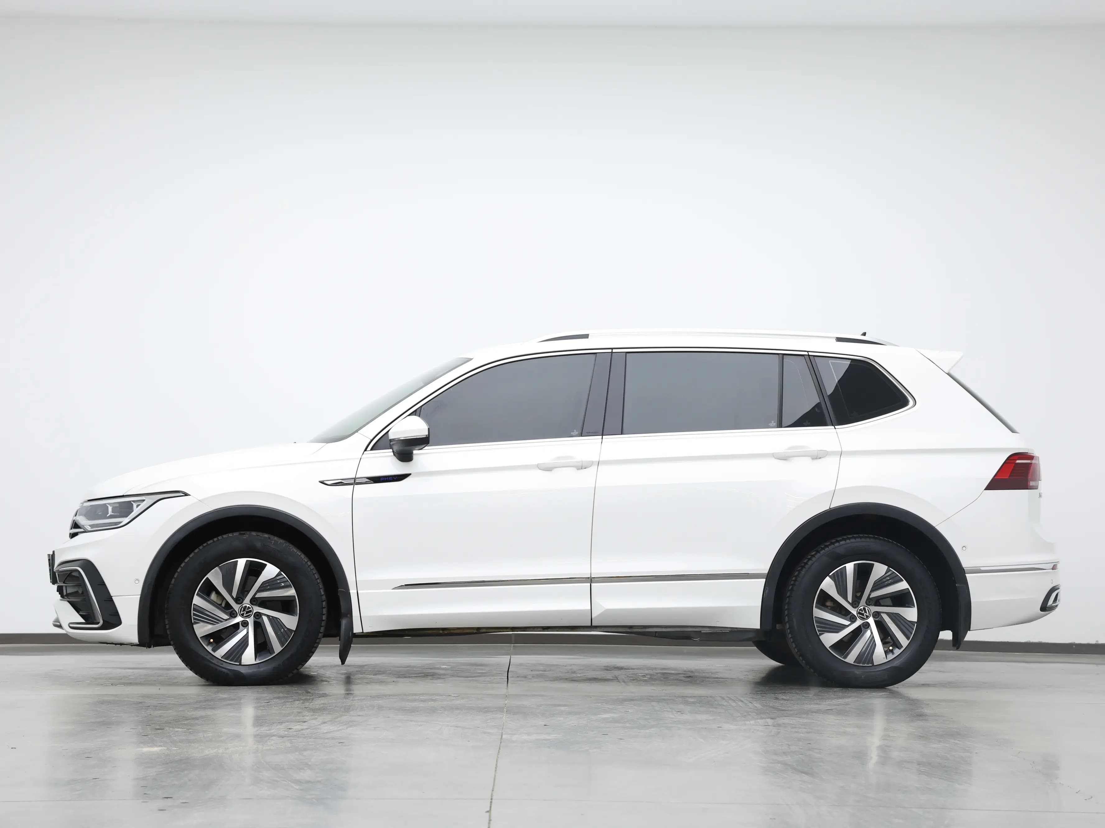 Volkswagen Tiguan L PHEV 2022 г. 40026 км. — фото 3