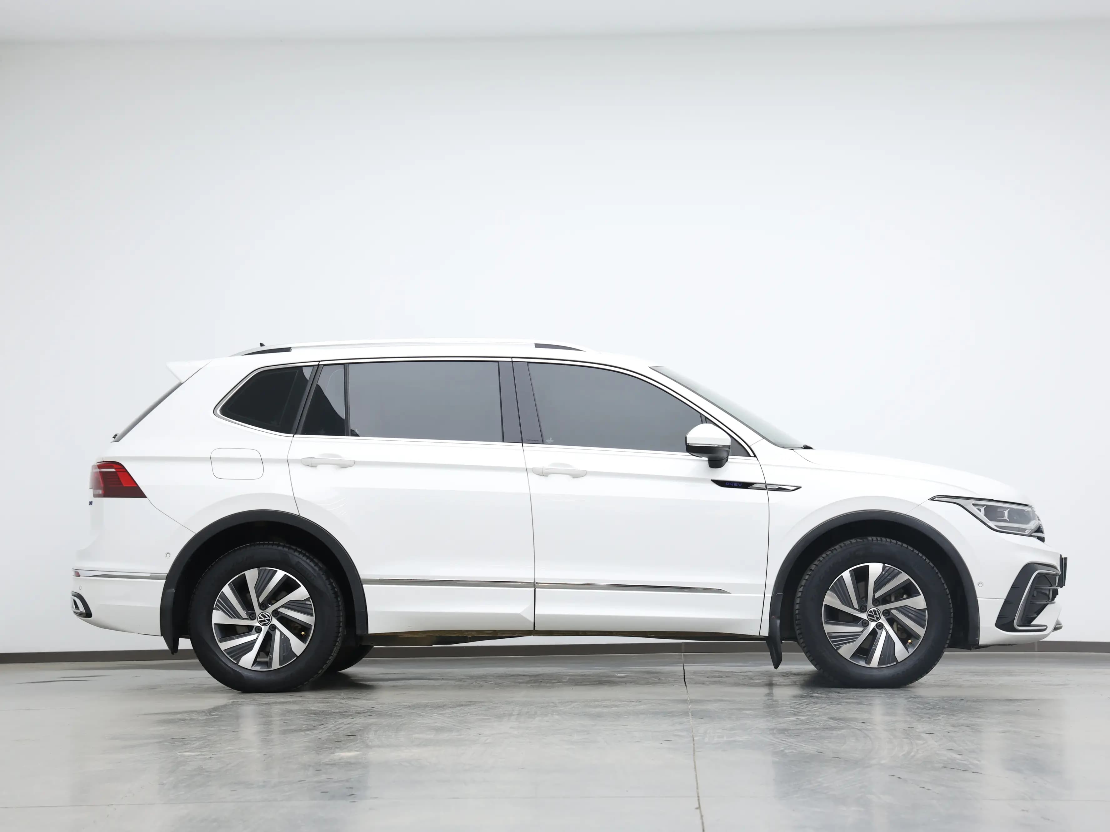 Volkswagen Tiguan L PHEV 2022 г. 40026 км. — фото 6