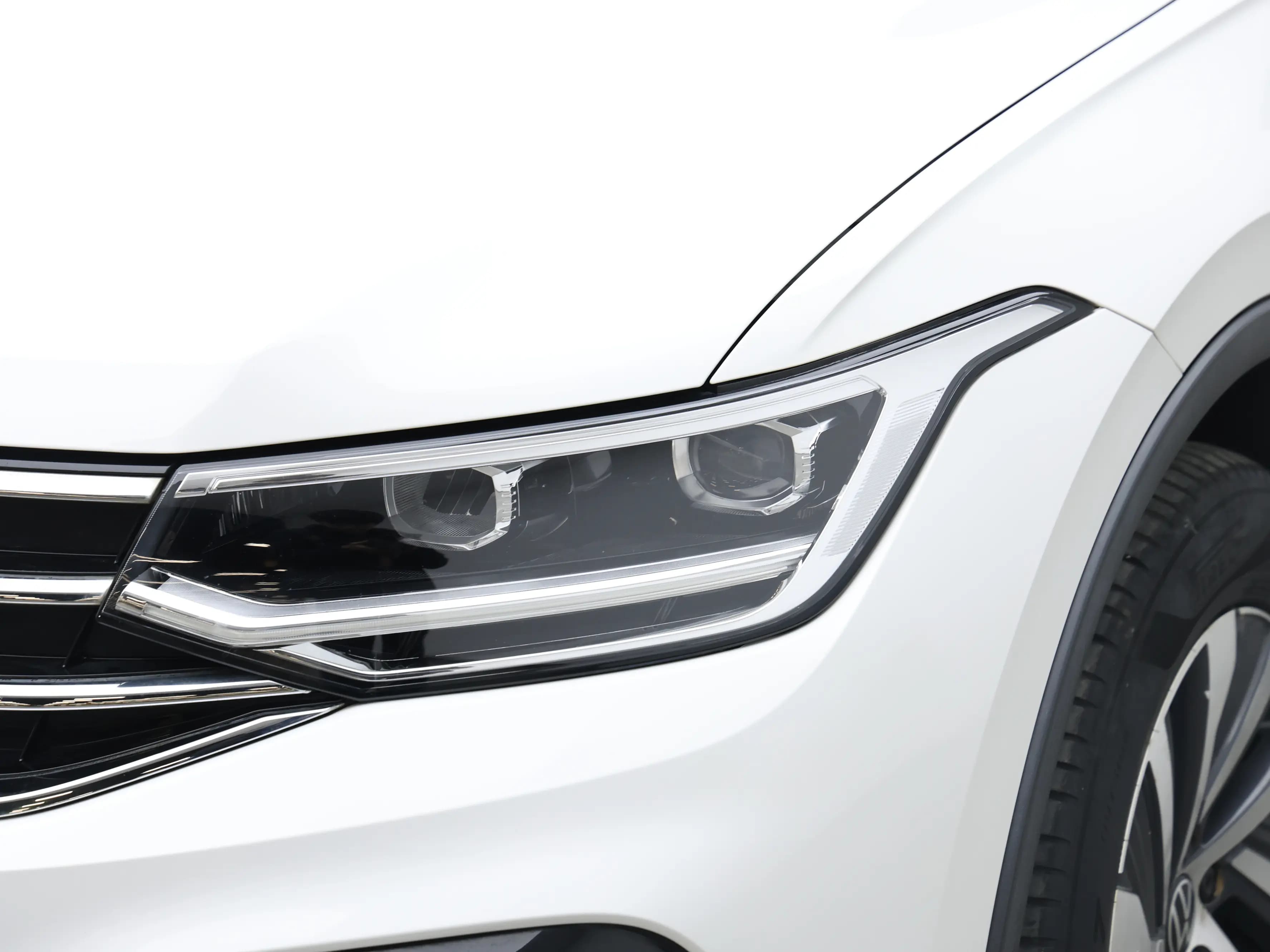Volkswagen Tiguan L PHEV 2022 г. 40026 км. — фото 7