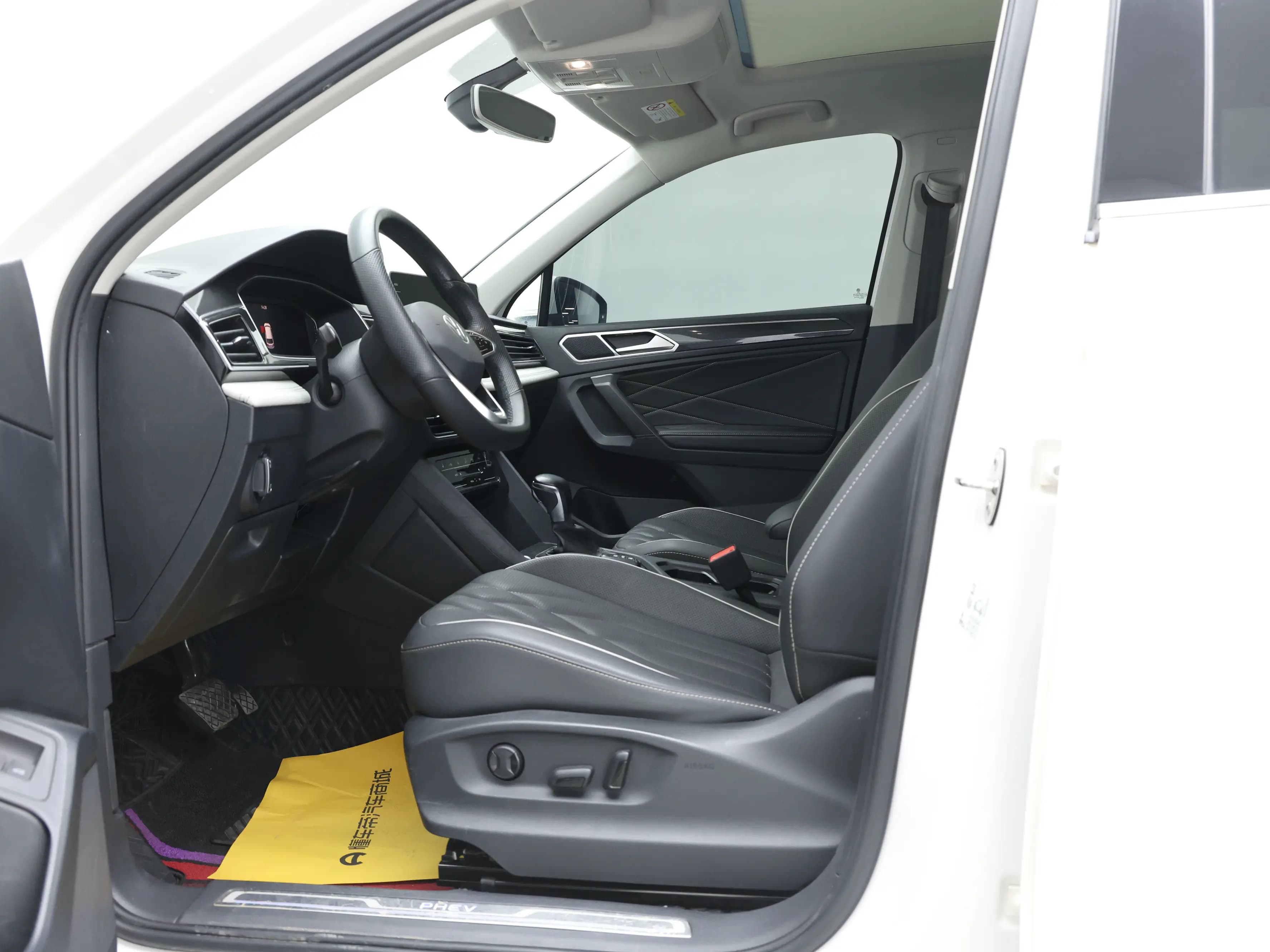 Volkswagen Tiguan L PHEV 2022 г. 40026 км. — фото 9