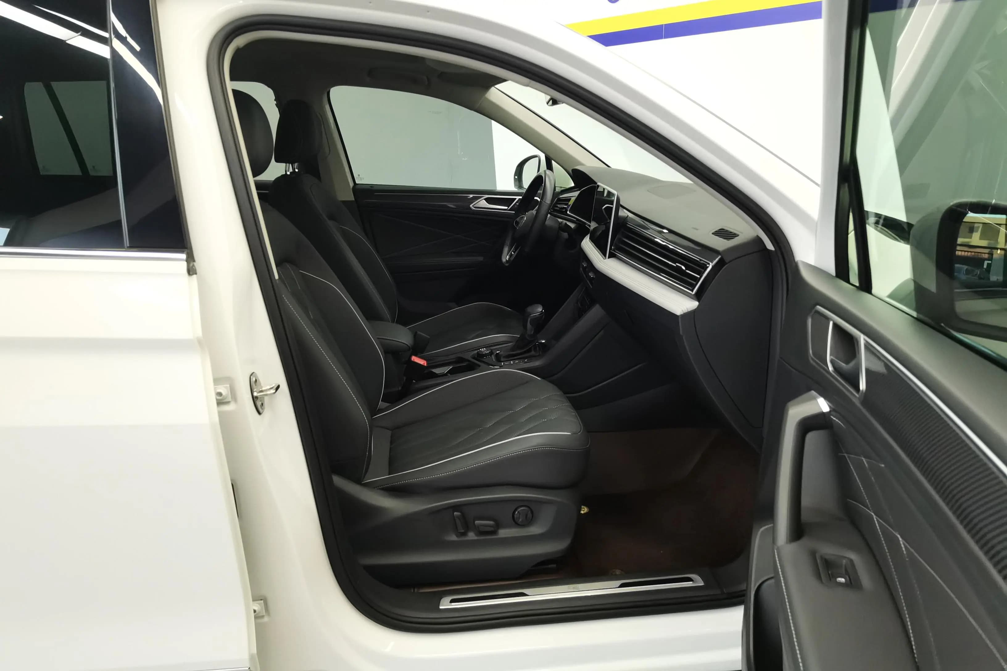 Volkswagen Tiguan L 2022 г. 42827 км. — фото 7