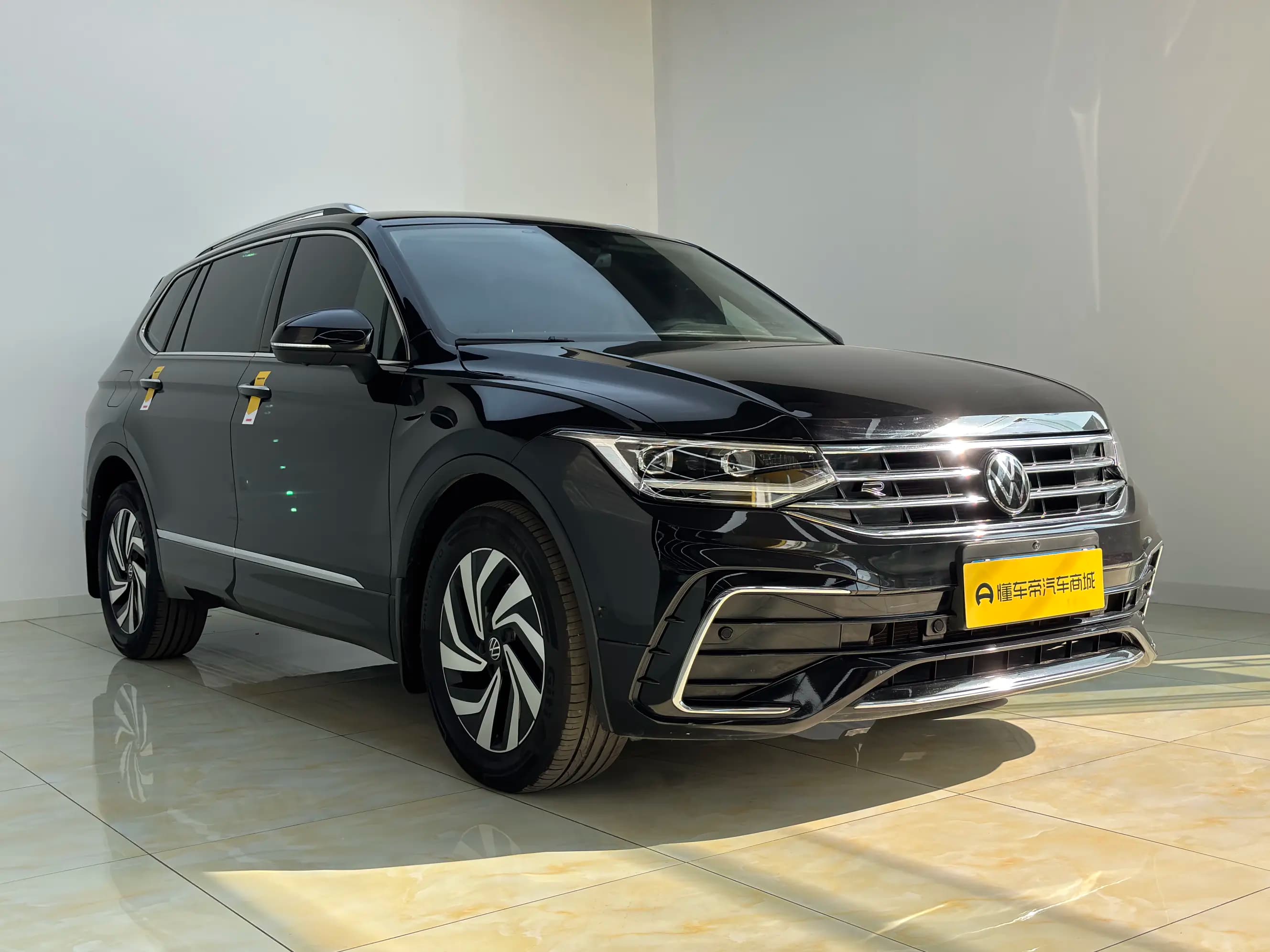 Volkswagen Tiguan L 2024 г. 65700 км. — фото 3