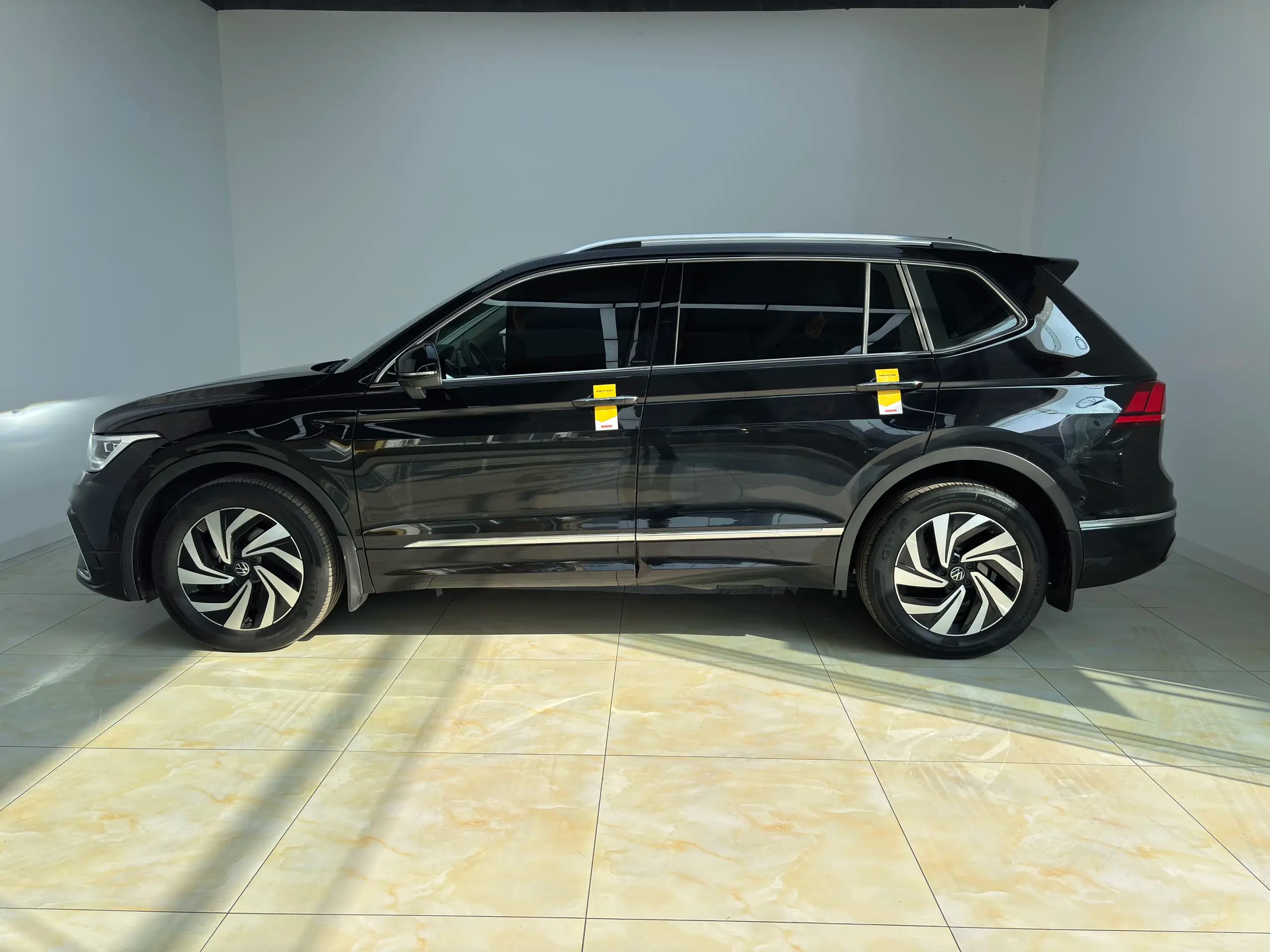 Volkswagen Tiguan L 2024 г. 65700 км. — фото 4