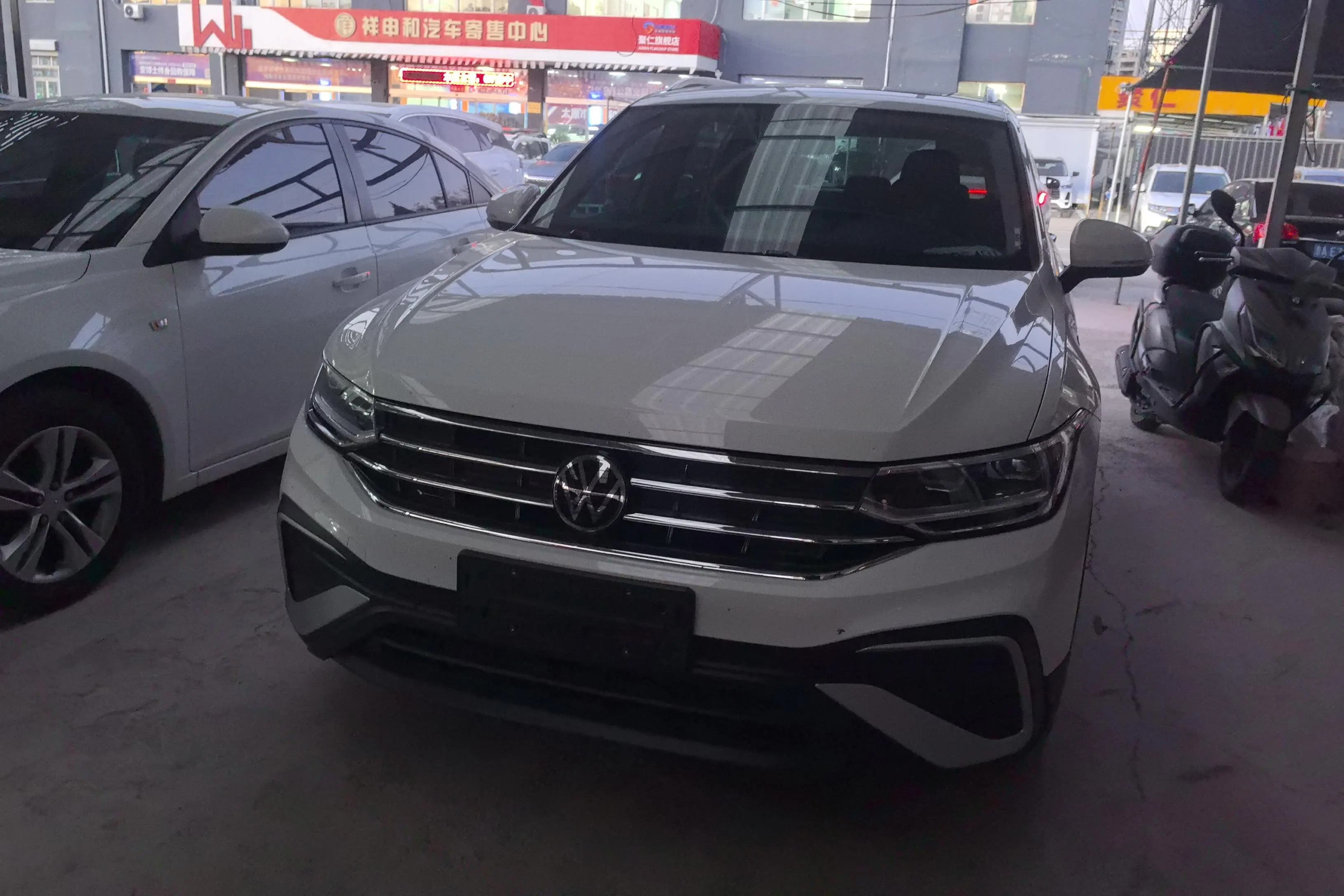 Volkswagen Tiguan L 2024 г. 50300 км. — фото 9