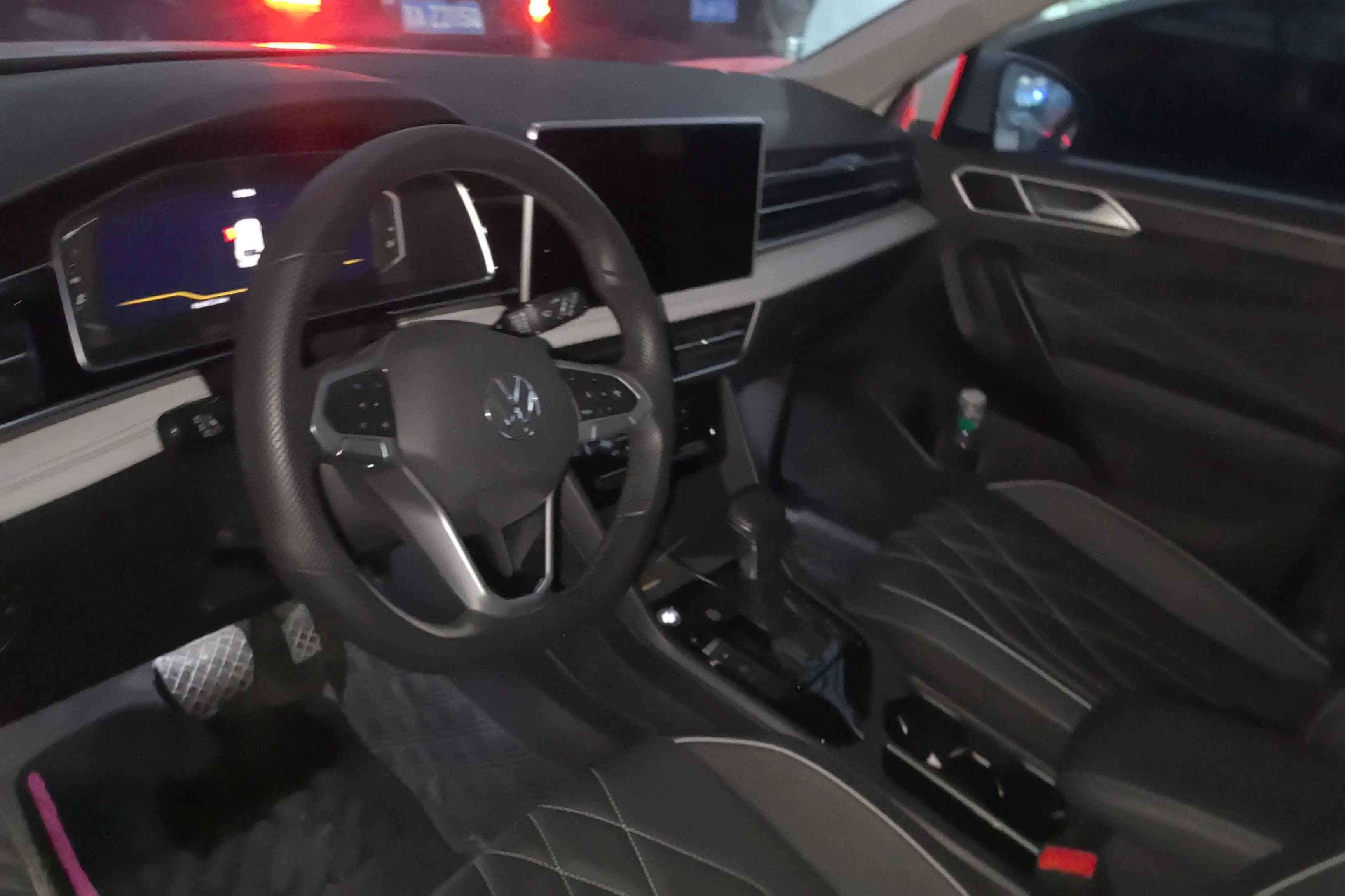 Volkswagen Tiguan L 2024 г. 50300 км. — фото 10