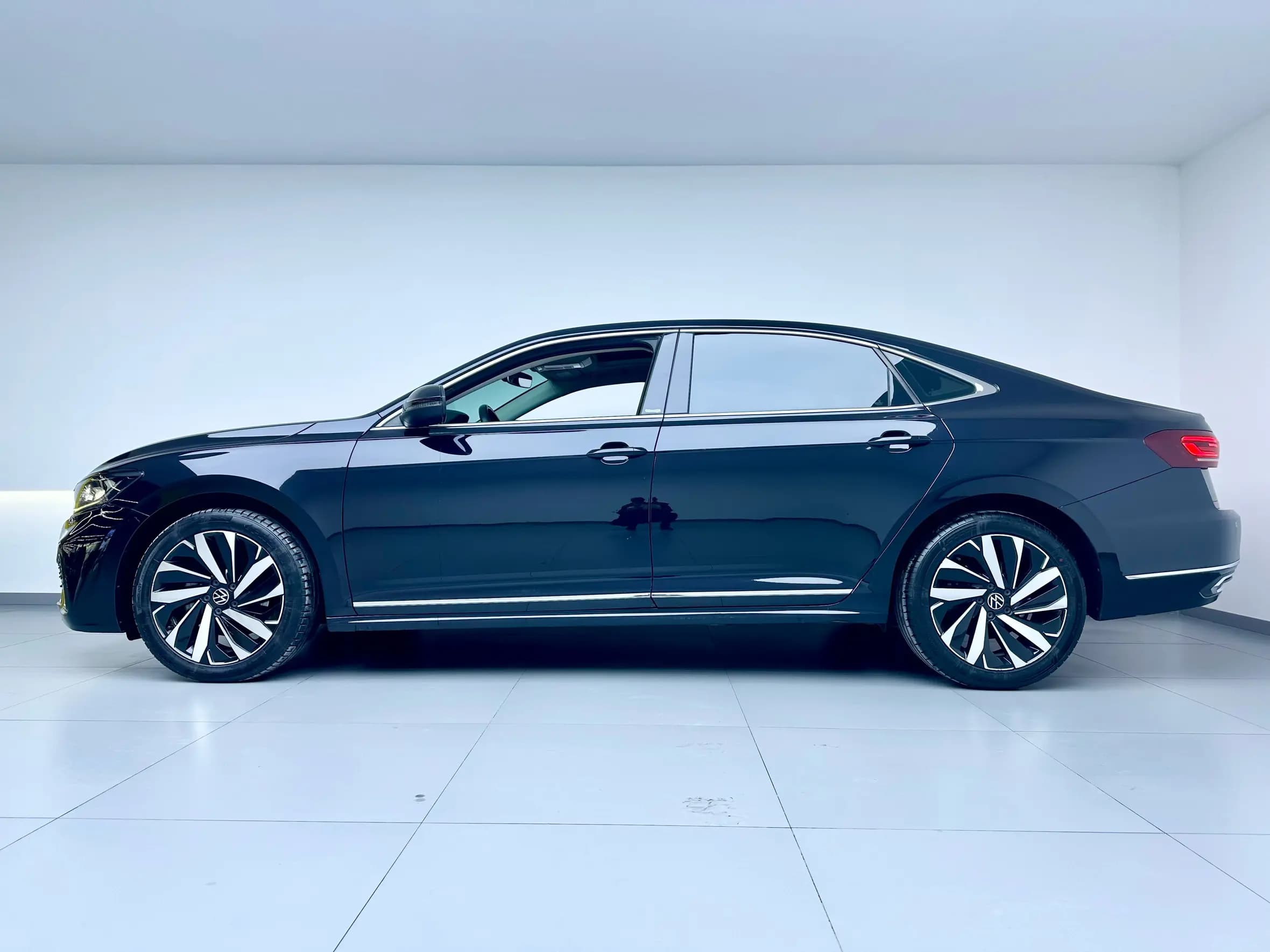 Volkswagen Passat 2022 г. 75536 км. — фото 2
