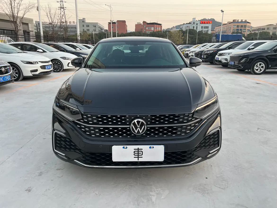 Volkswagen Passat 2023 г. 18037 км. — фото 2