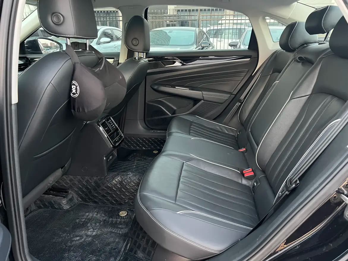 Volkswagen Passat 2023 г. 18037 км. — фото 14