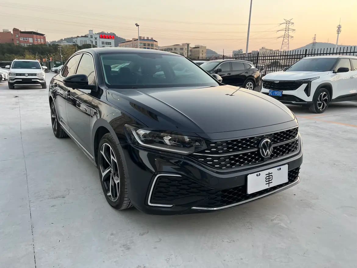 Volkswagen Passat 2023 г. 18037 км. — фото 3