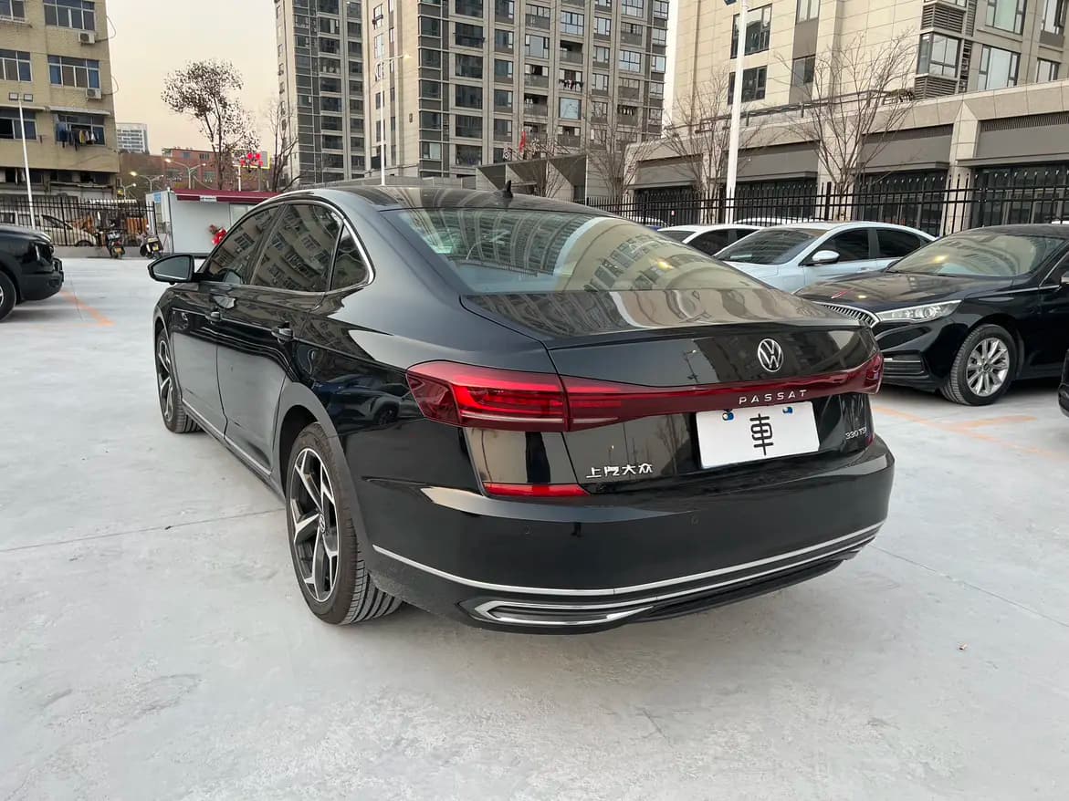 Volkswagen Passat 2023 г. 18037 км. — фото 4