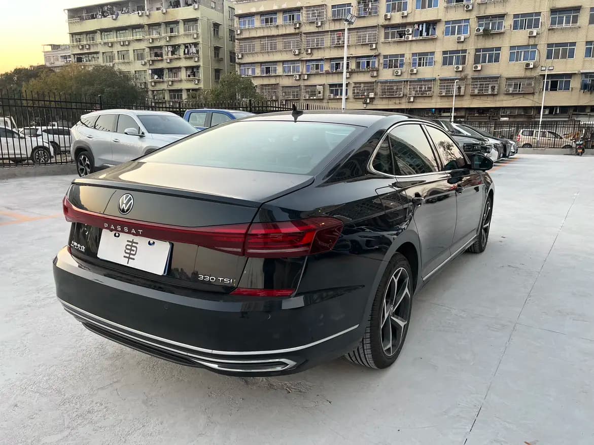 Volkswagen Passat 2023 г. 18037 км. — фото 5