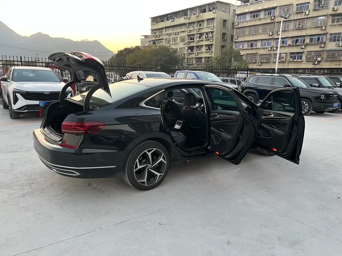 Volkswagen Passat 2023 г. 18037 км. — фото 8