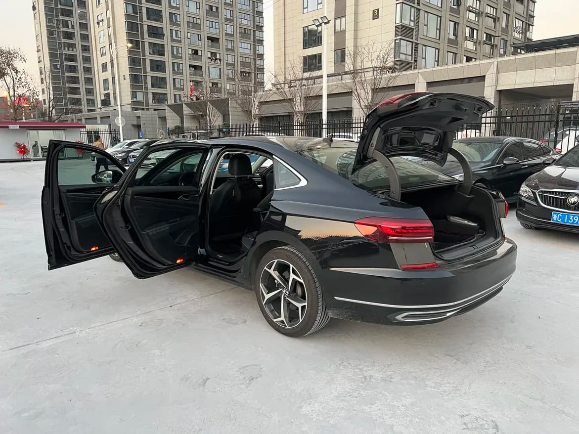 Volkswagen Passat 2023 г. 18037 км. — фото 9