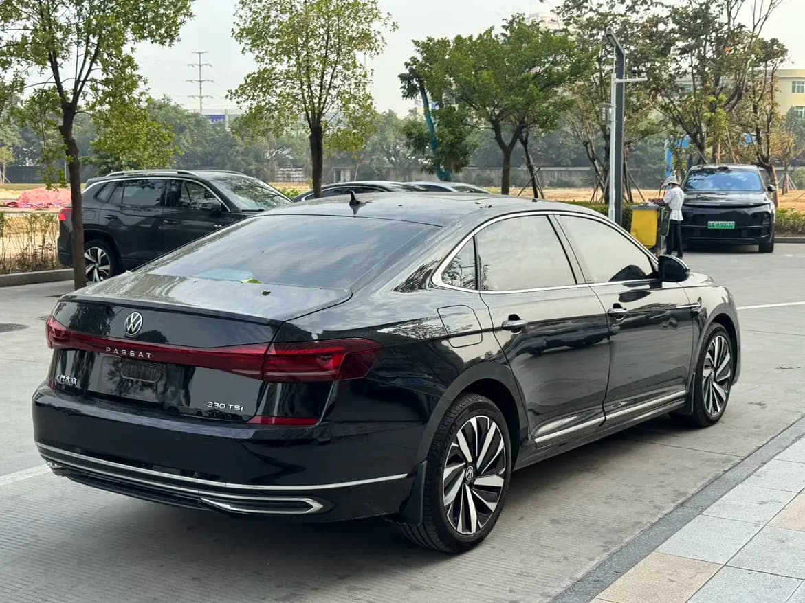 Volkswagen Passat 2022 г. 61639 км. — фото 4