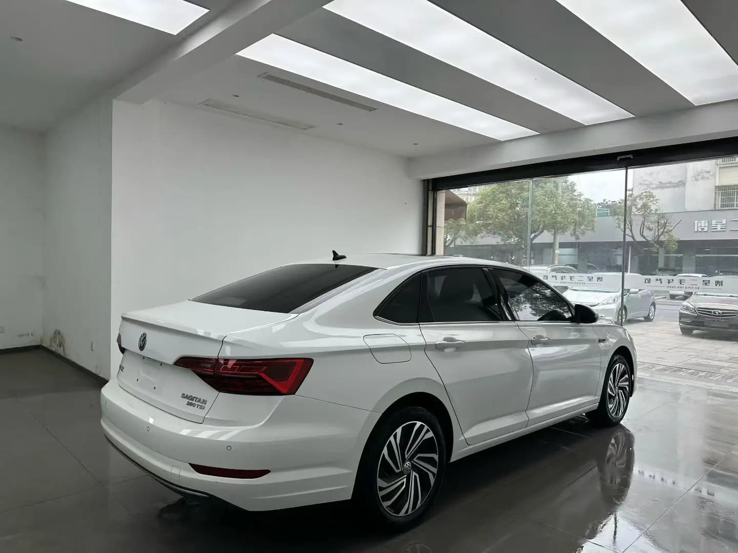 Volkswagen Sagitar 2022 г. 40081 км. — фото 3